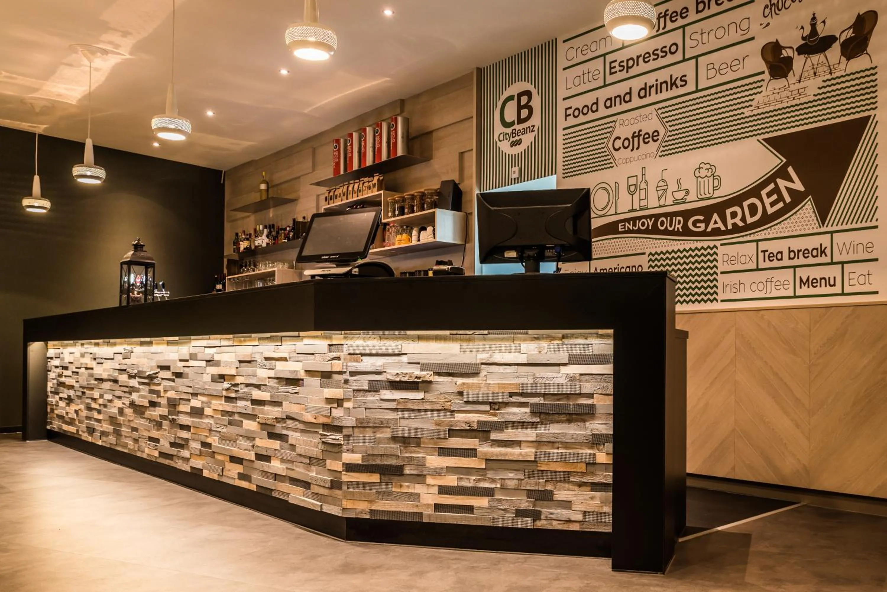 Restaurant/places to eat in City2Beach Hotel