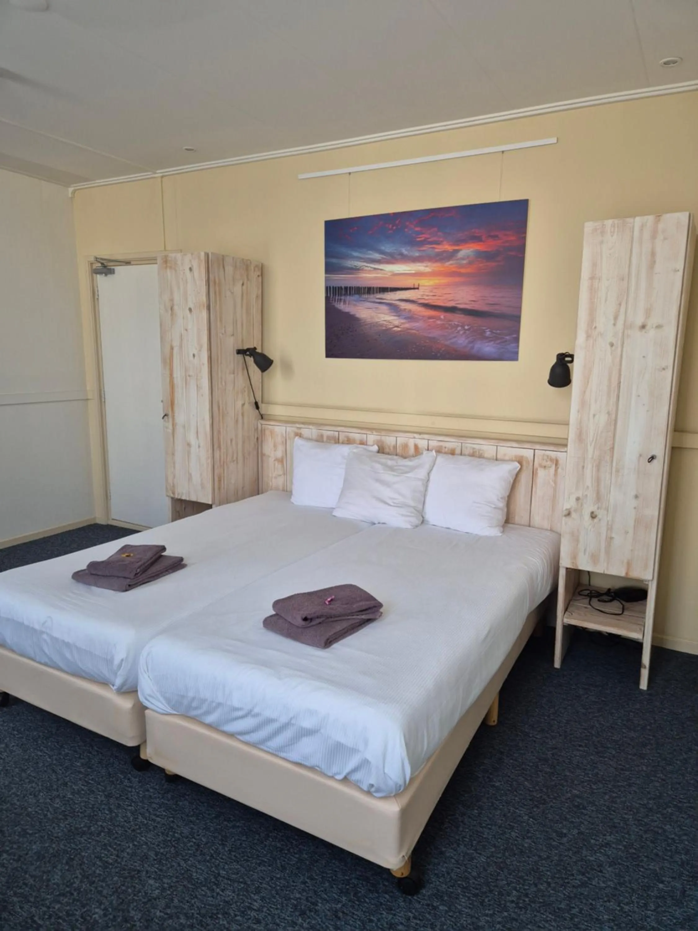 Photo of the whole room, Bed in City2Beach Hotel