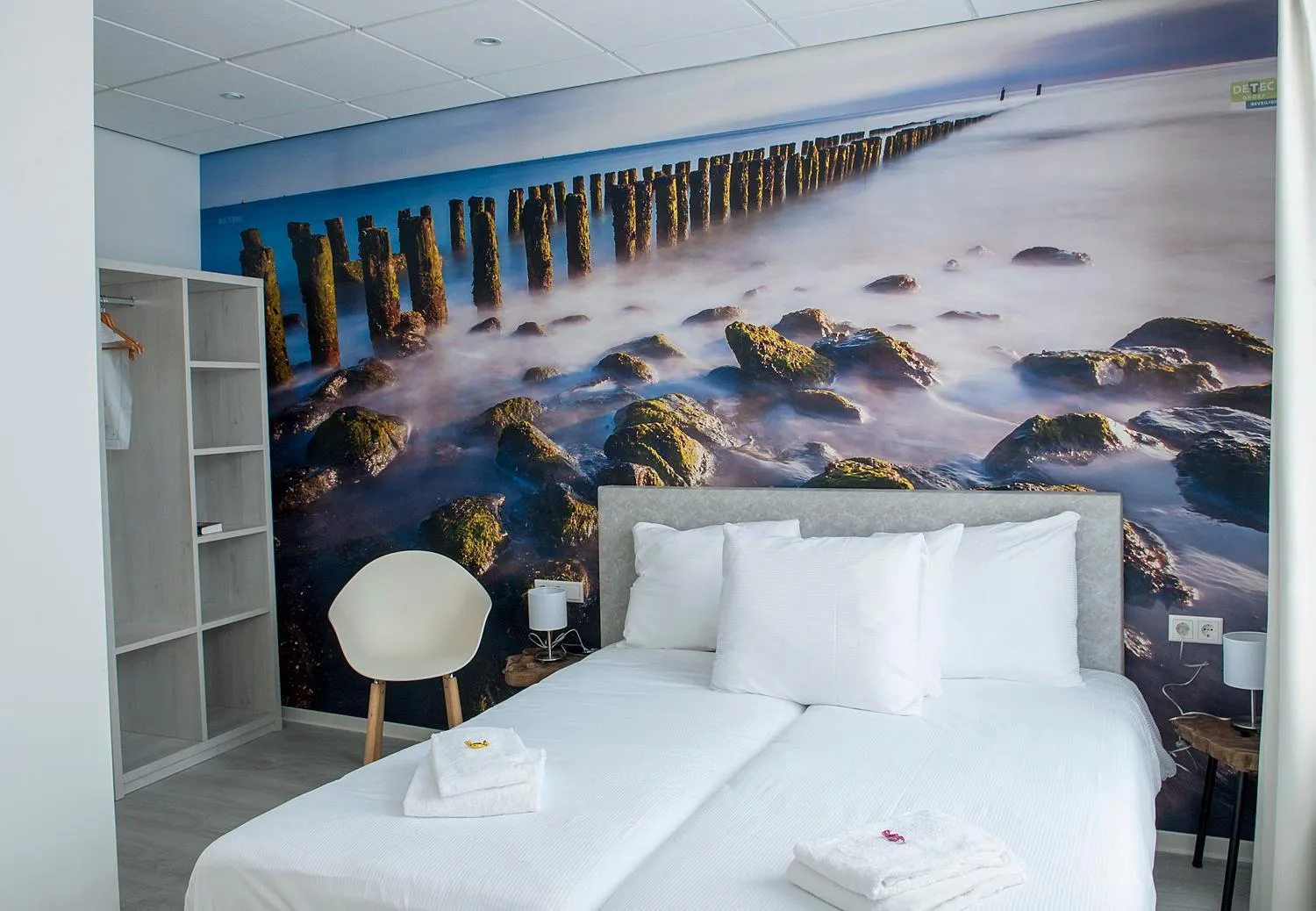Photo of the whole room, Bed in City2Beach Hotel