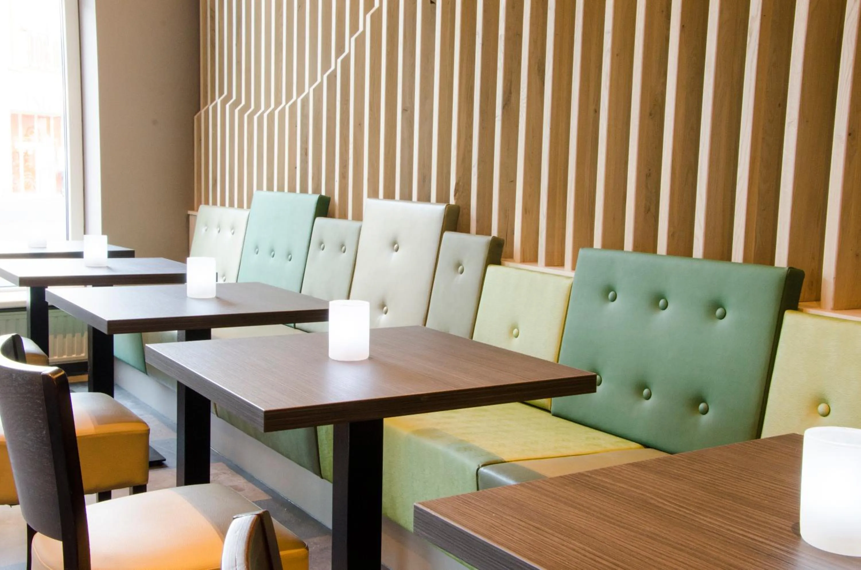 Restaurant/places to eat in City2Beach Hotel