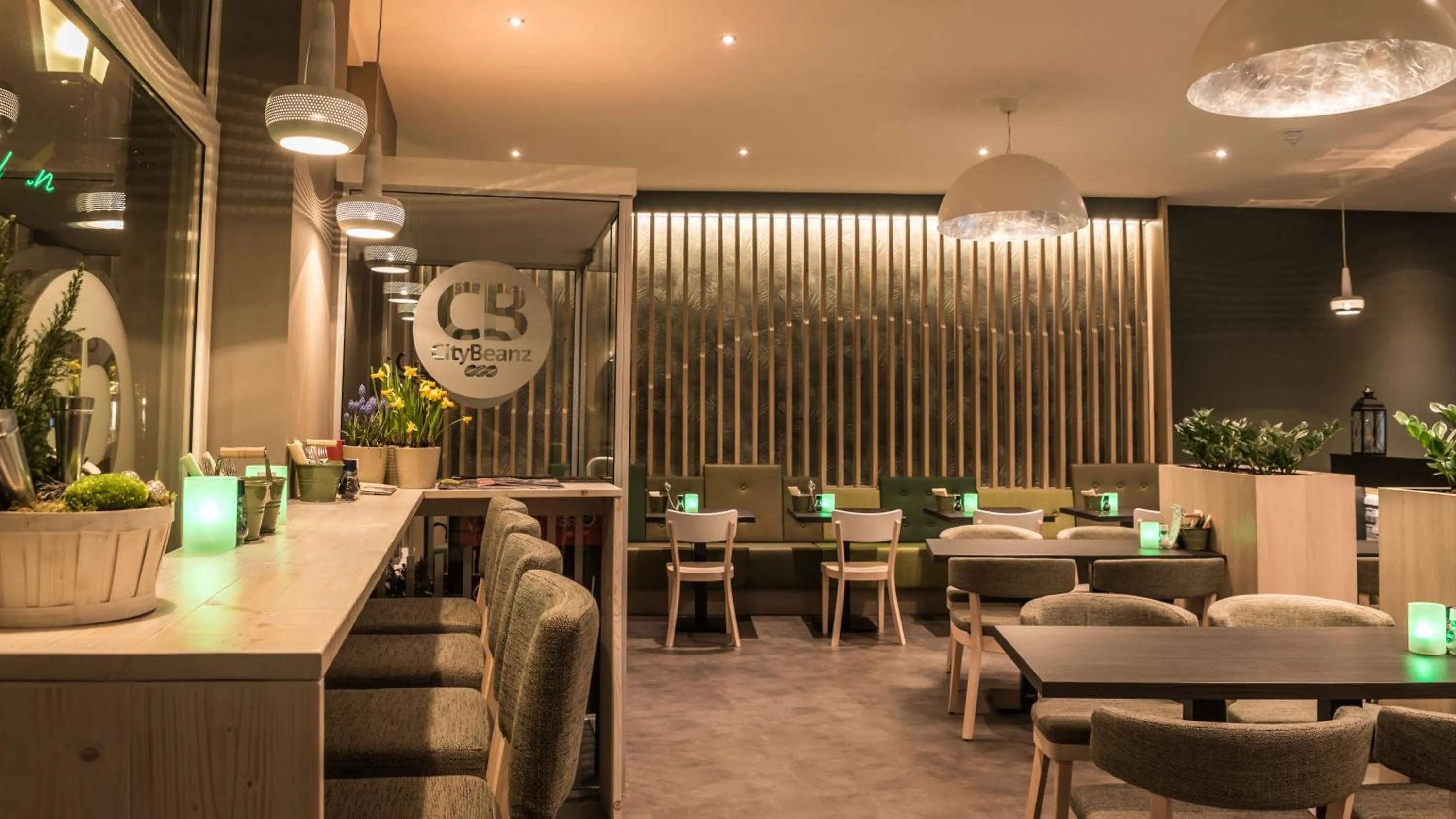 Restaurant/places to eat in City2Beach Hotel