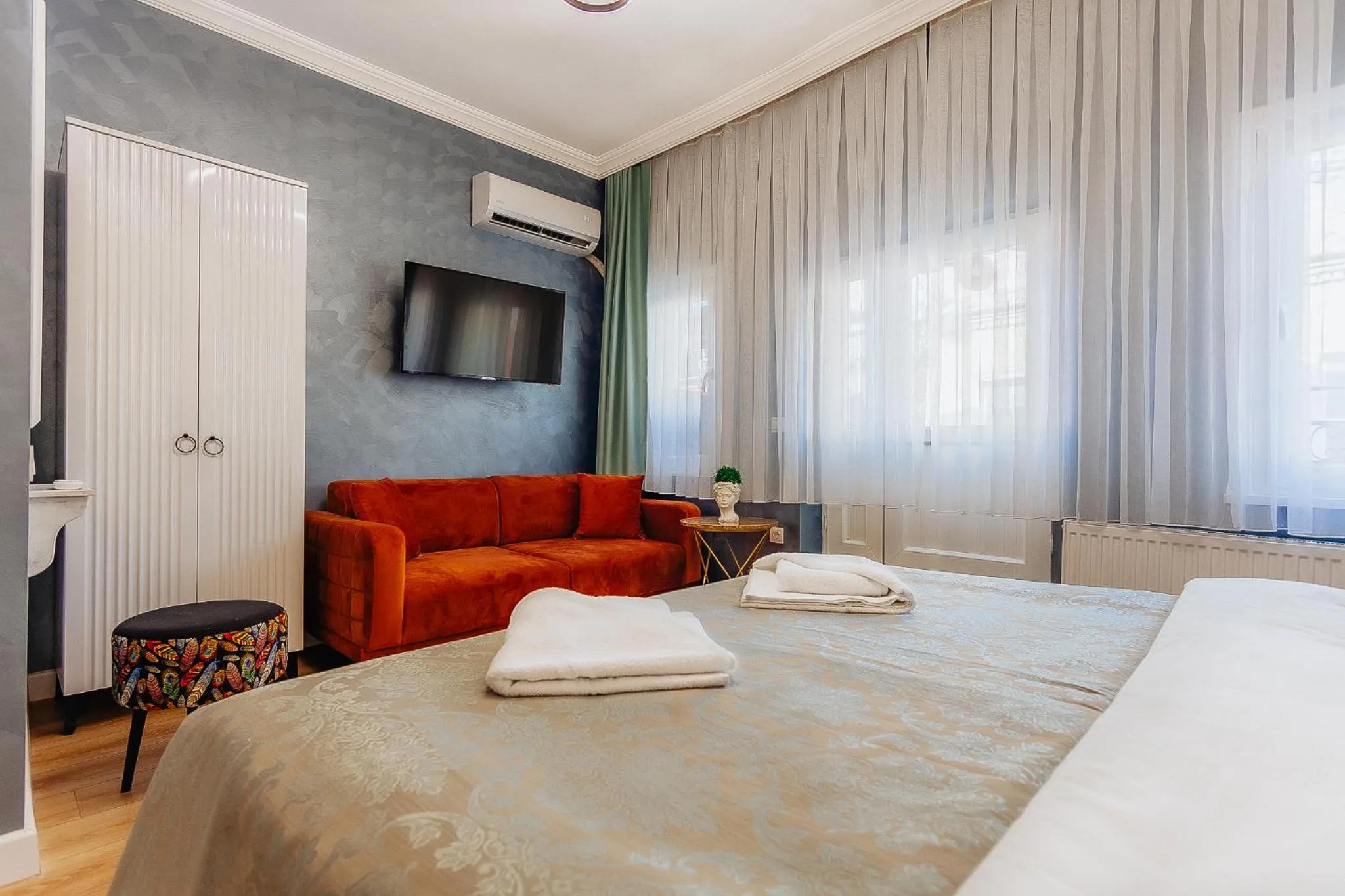 Bed in Taksim Bi Center Suites