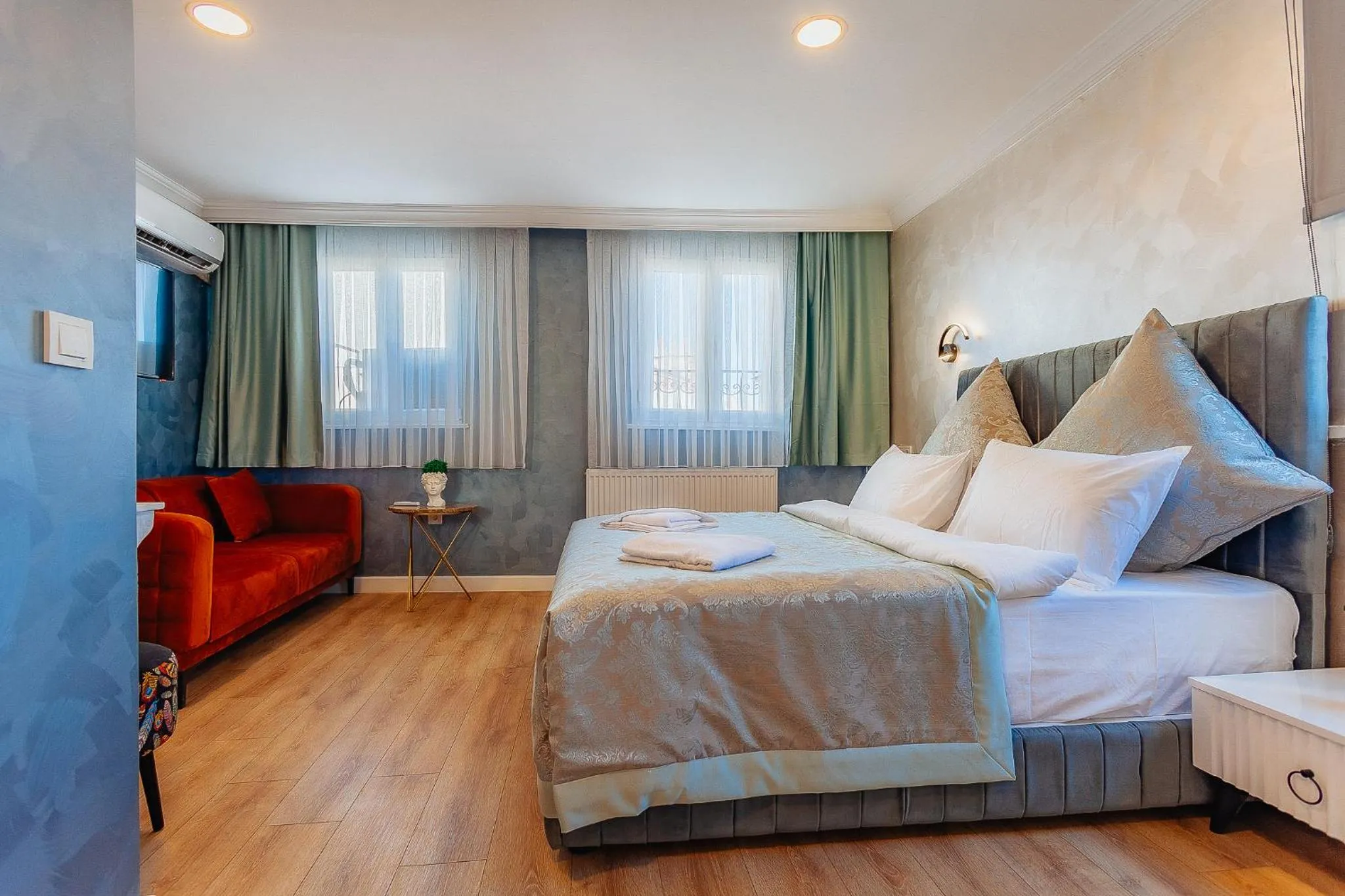 Bed in Taksim Bi Center Suites