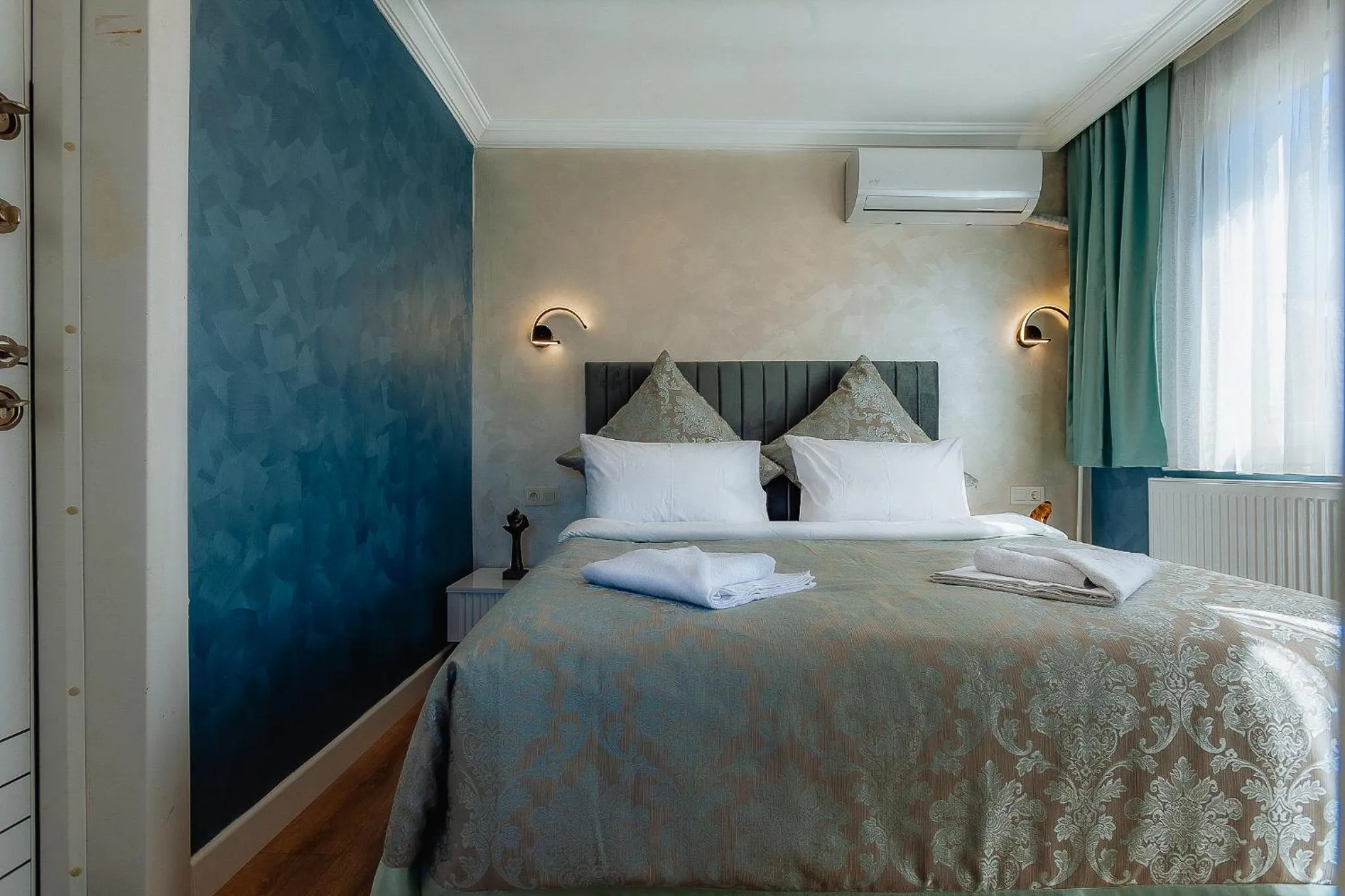 Bed in Taksim Bi Center Suites