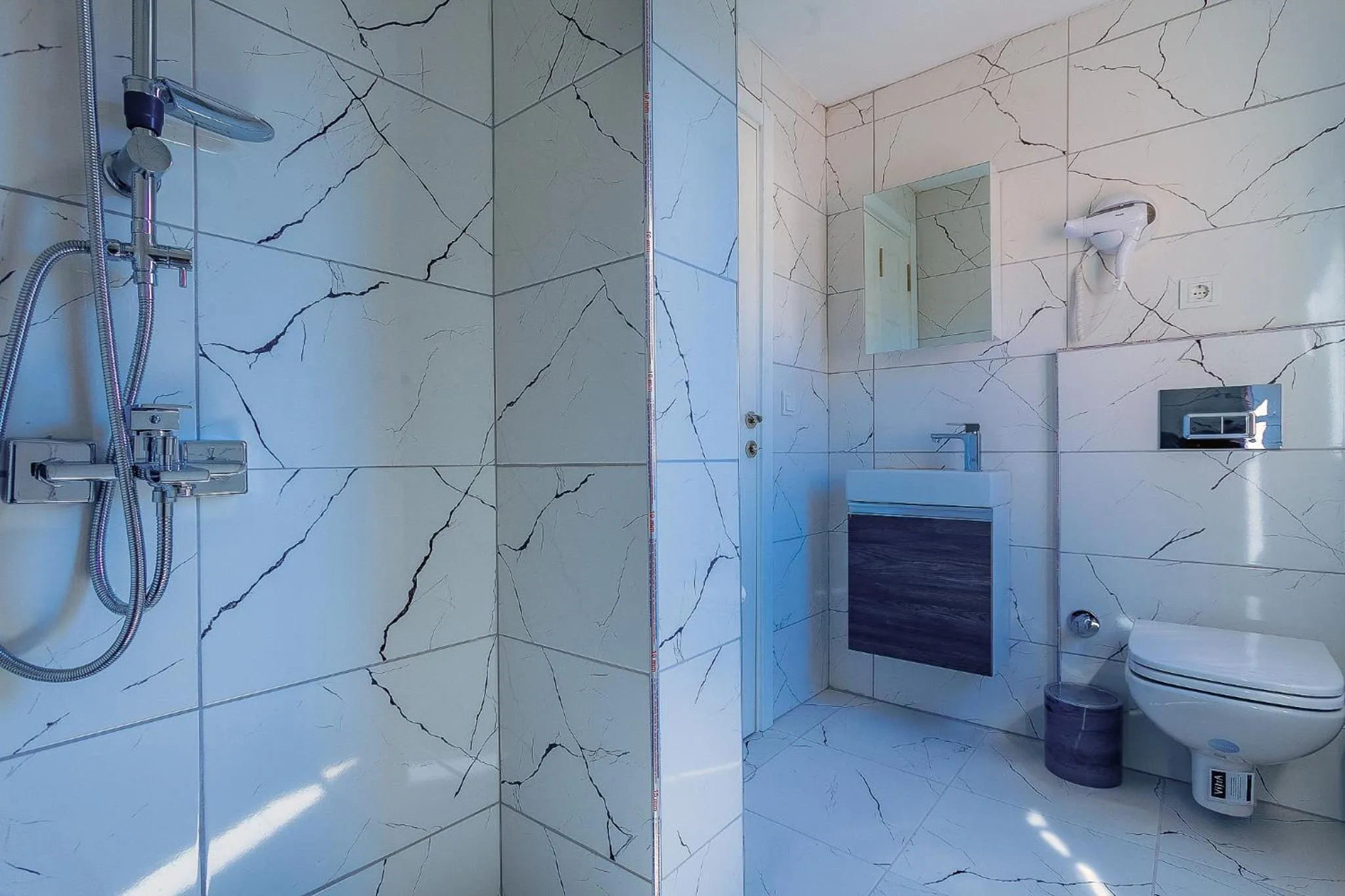 Shower in Taksim Bi Center Suites