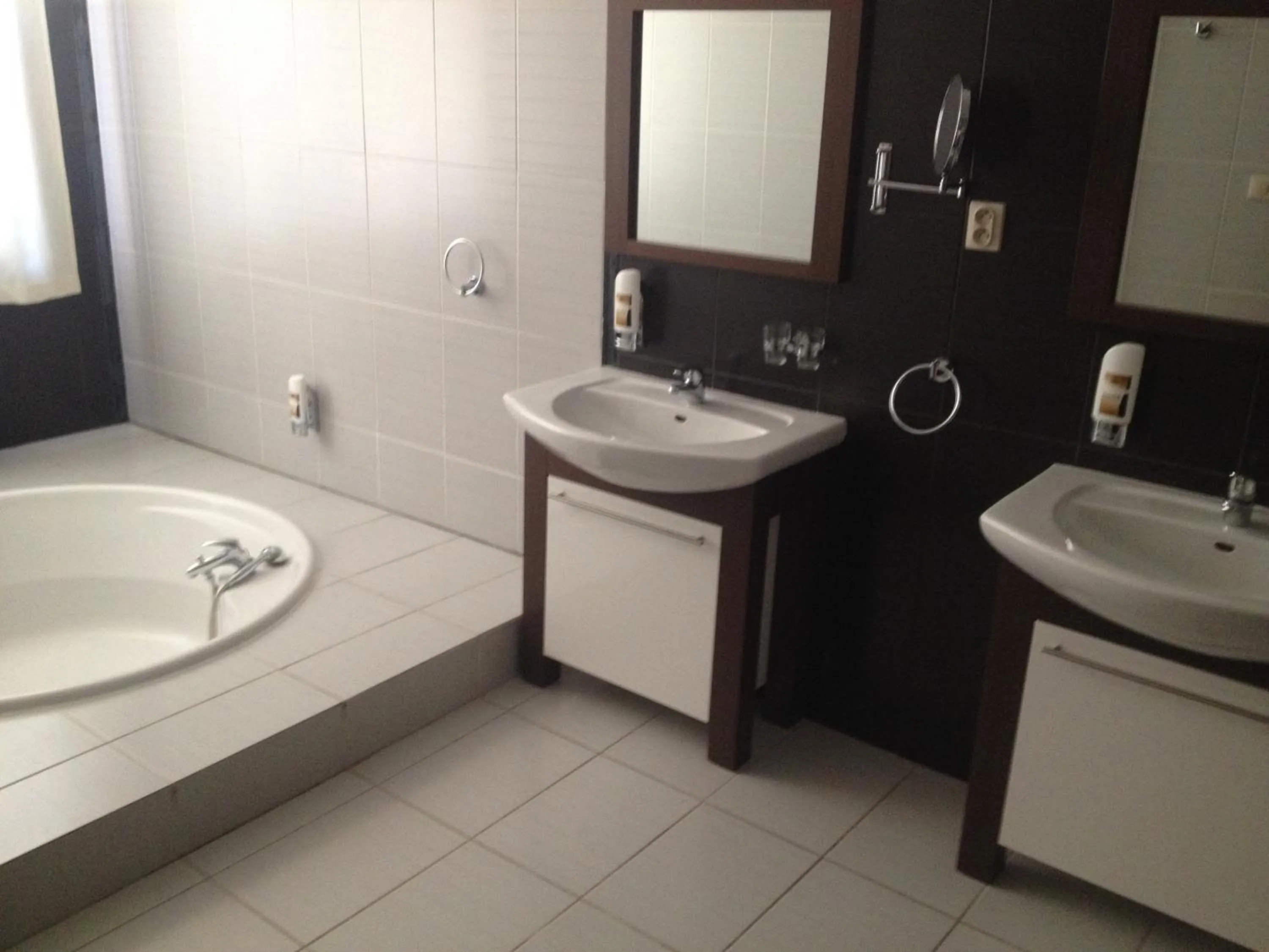 Bathroom in Garni Hotel Cosmopolitan