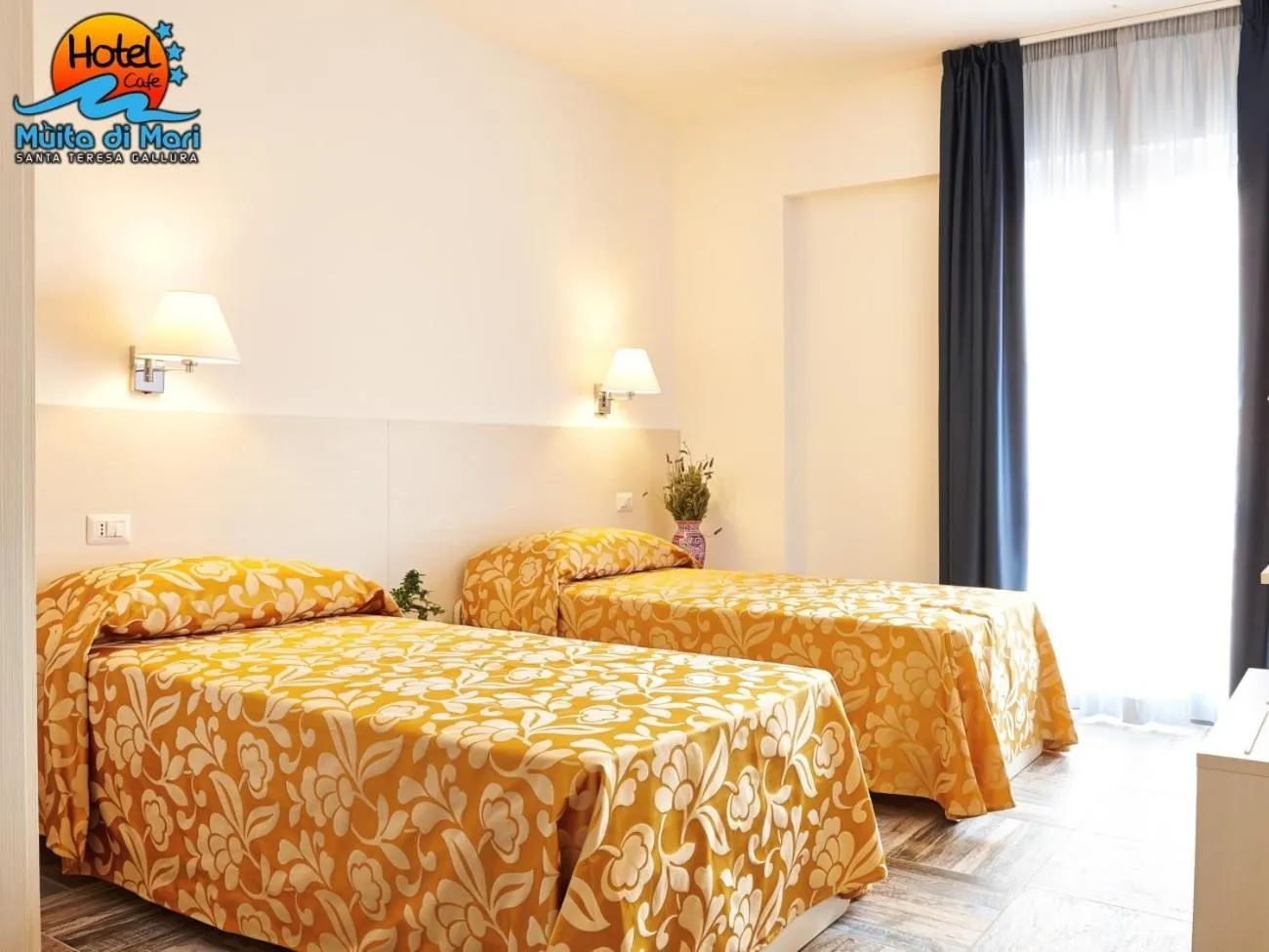 Photo of the whole room, Bed in Hotel Muita di Mari