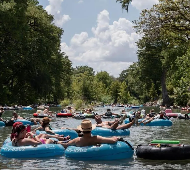 2 Kings Hot Tub Modern Cottage Hill Country