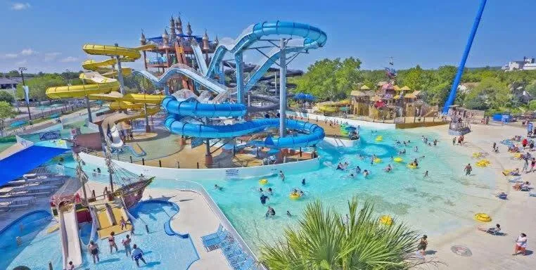 2 Kings Hot Tub Modern Cottage Hill Country