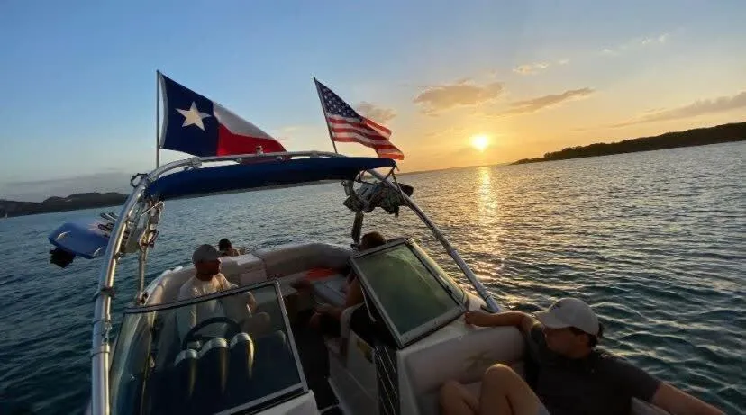 2 Kings Hot Tub Modern Cottage Hill Country