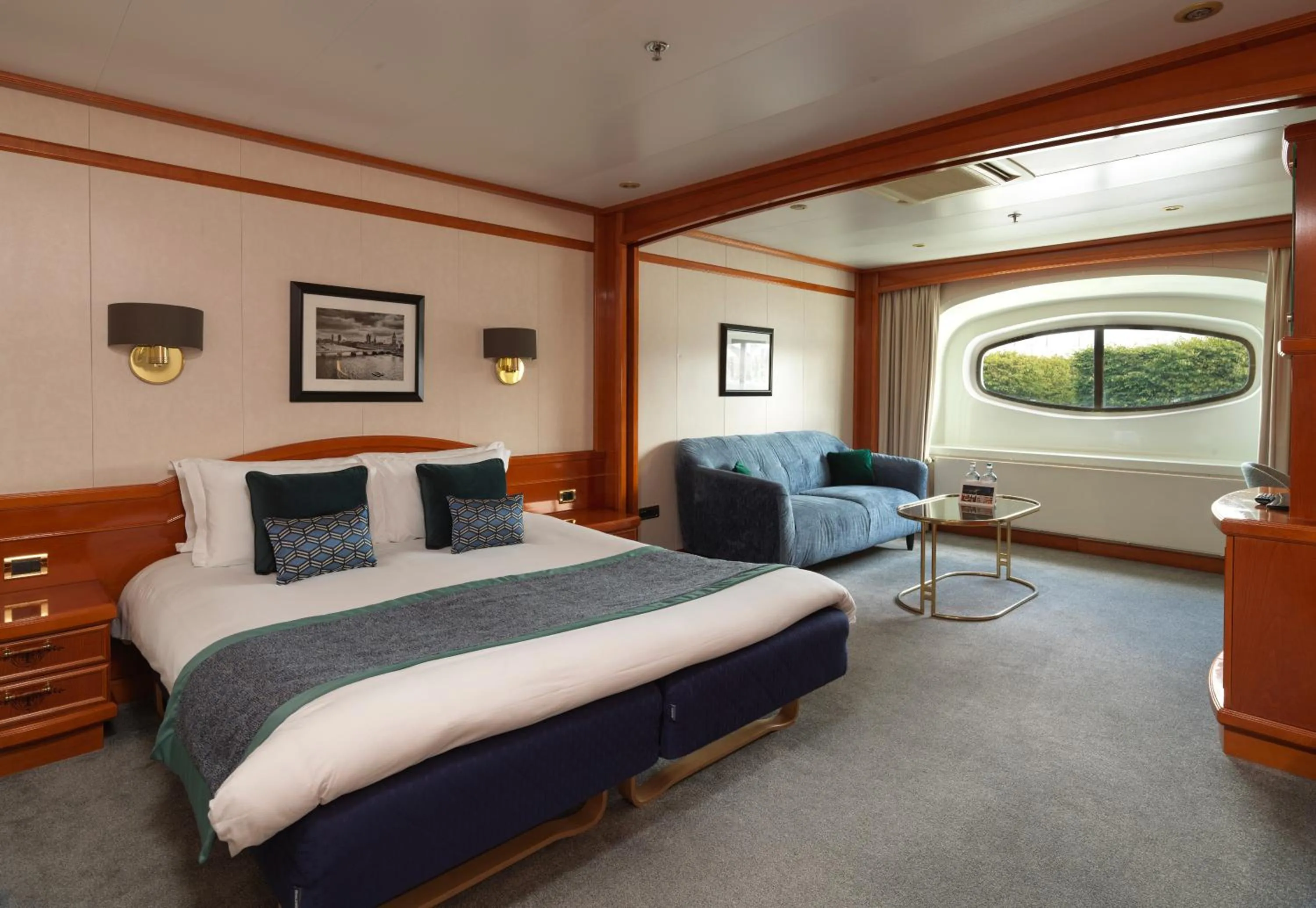 Bed in Sunborn London Yacht Hotel