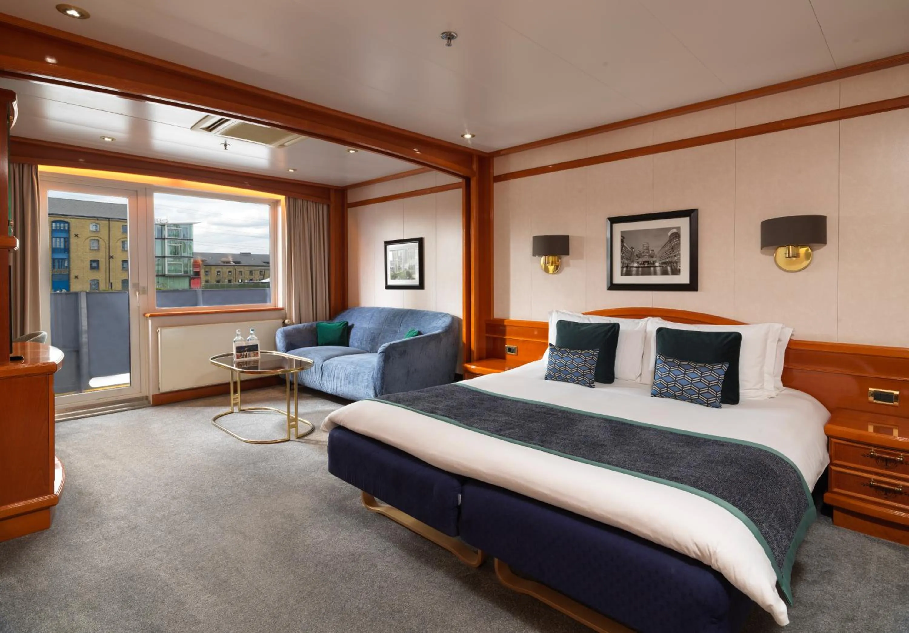 Bed in Sunborn London Yacht Hotel