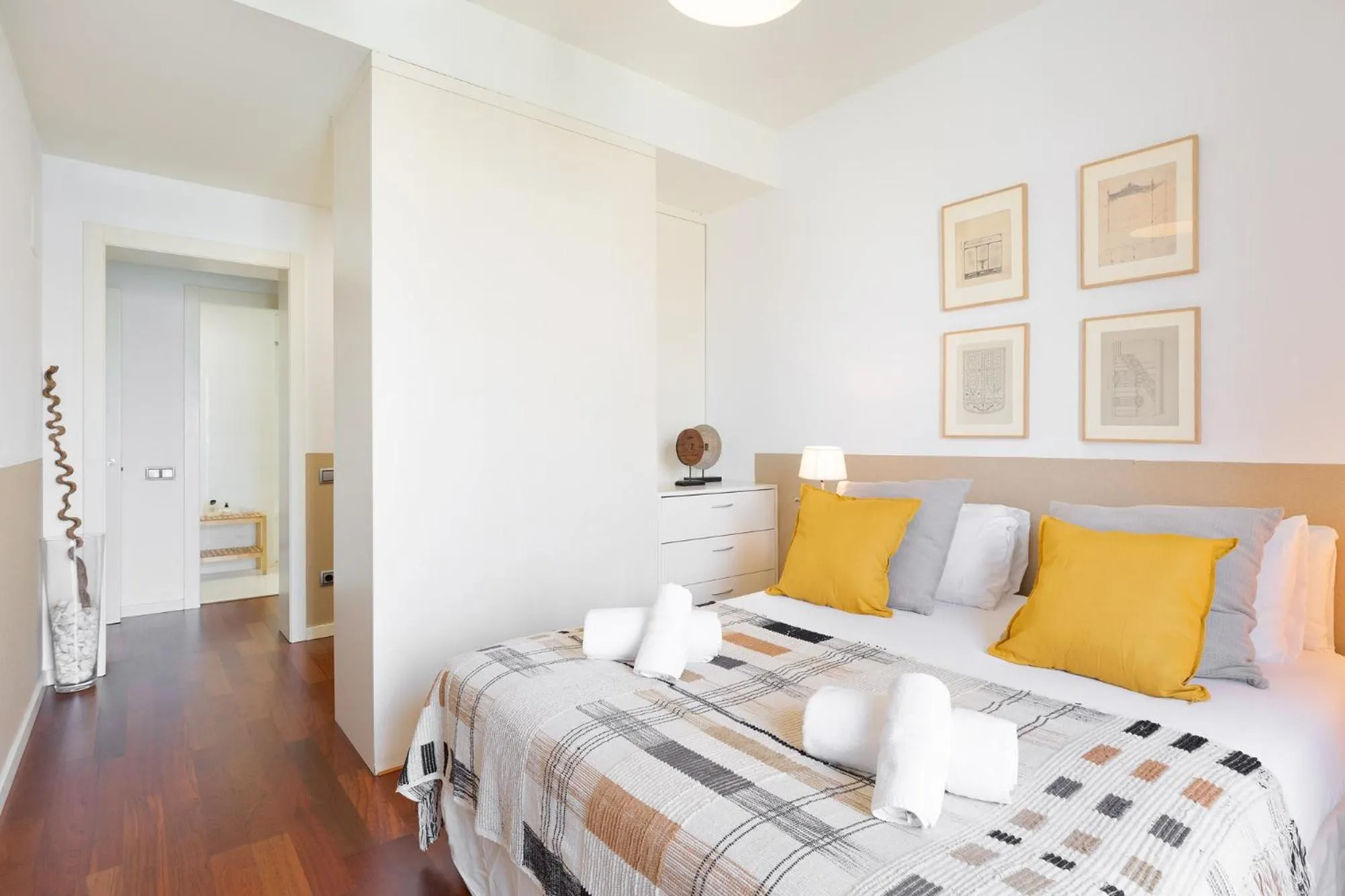 Bed in Ola Living Plaza Catalunya