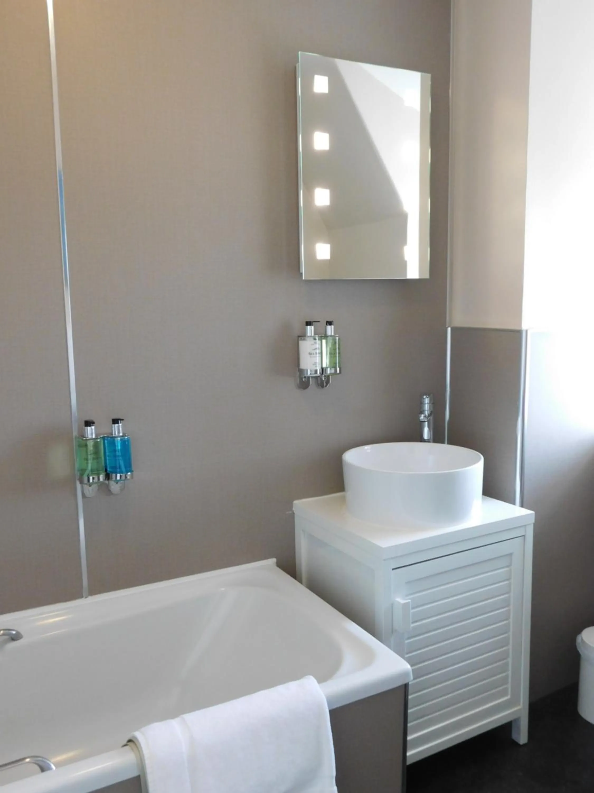 Bathroom in Cullen Bay Hotel