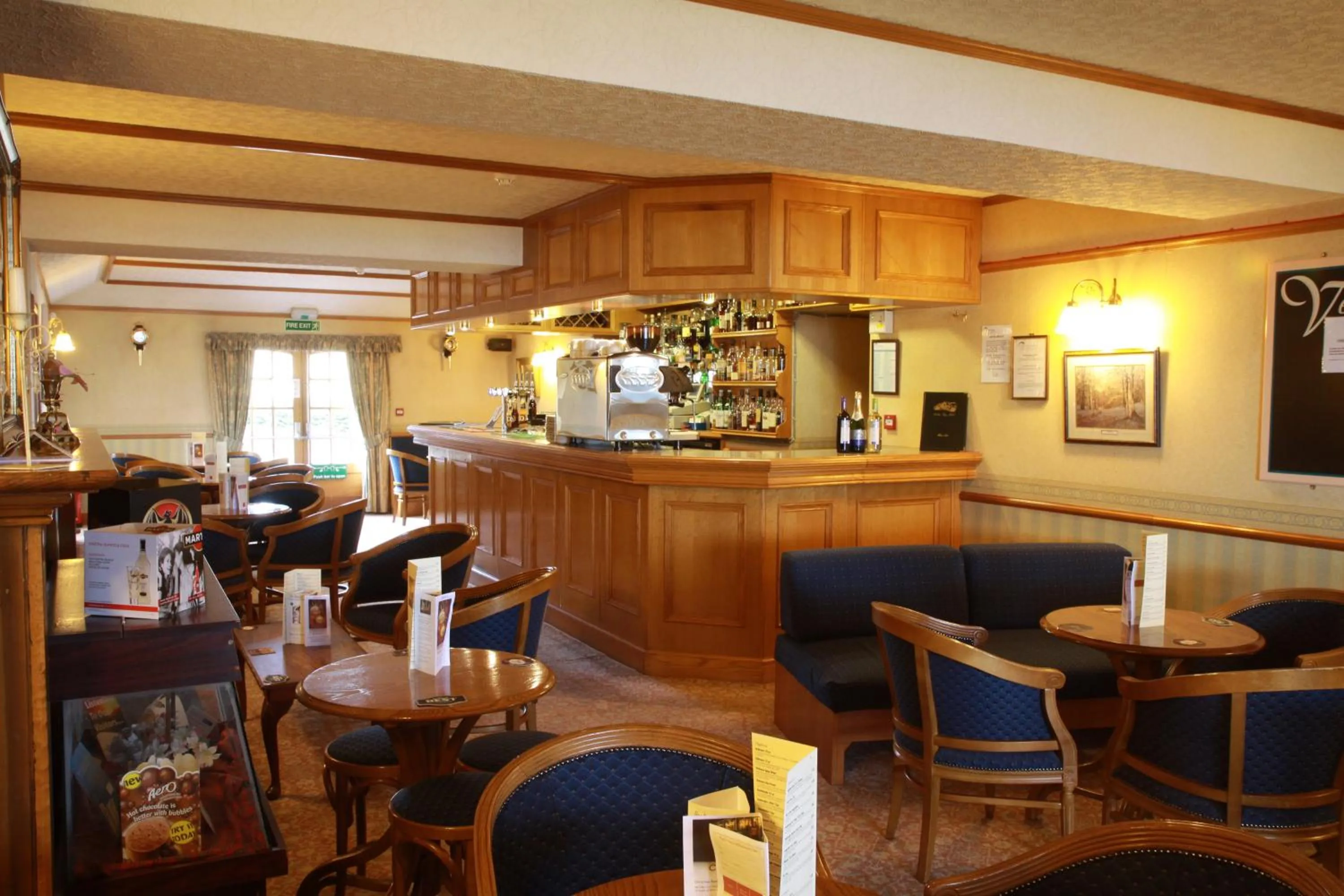 Lounge or bar in Cullen Bay Hotel