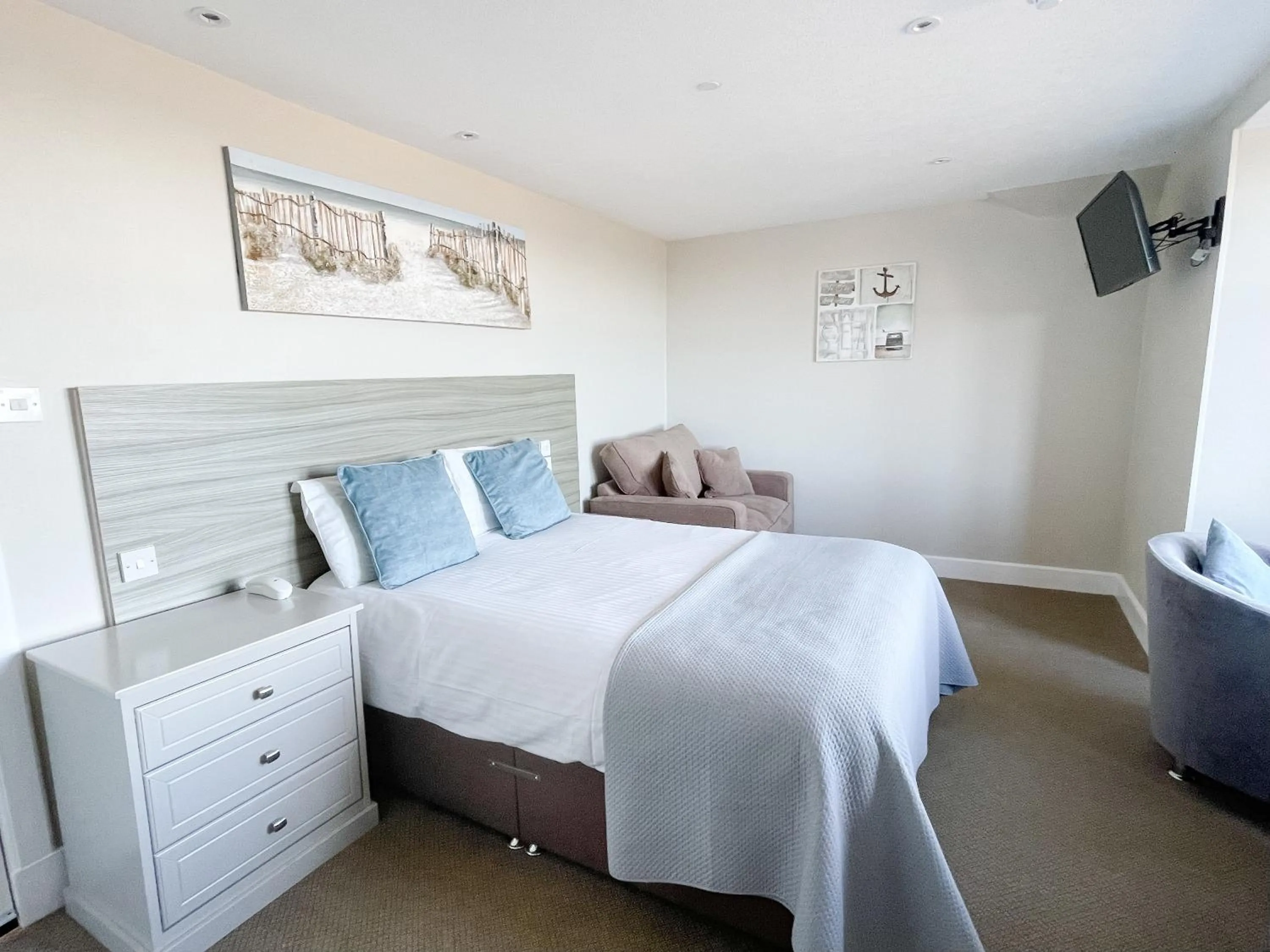 Bed in Cullen Bay Hotel