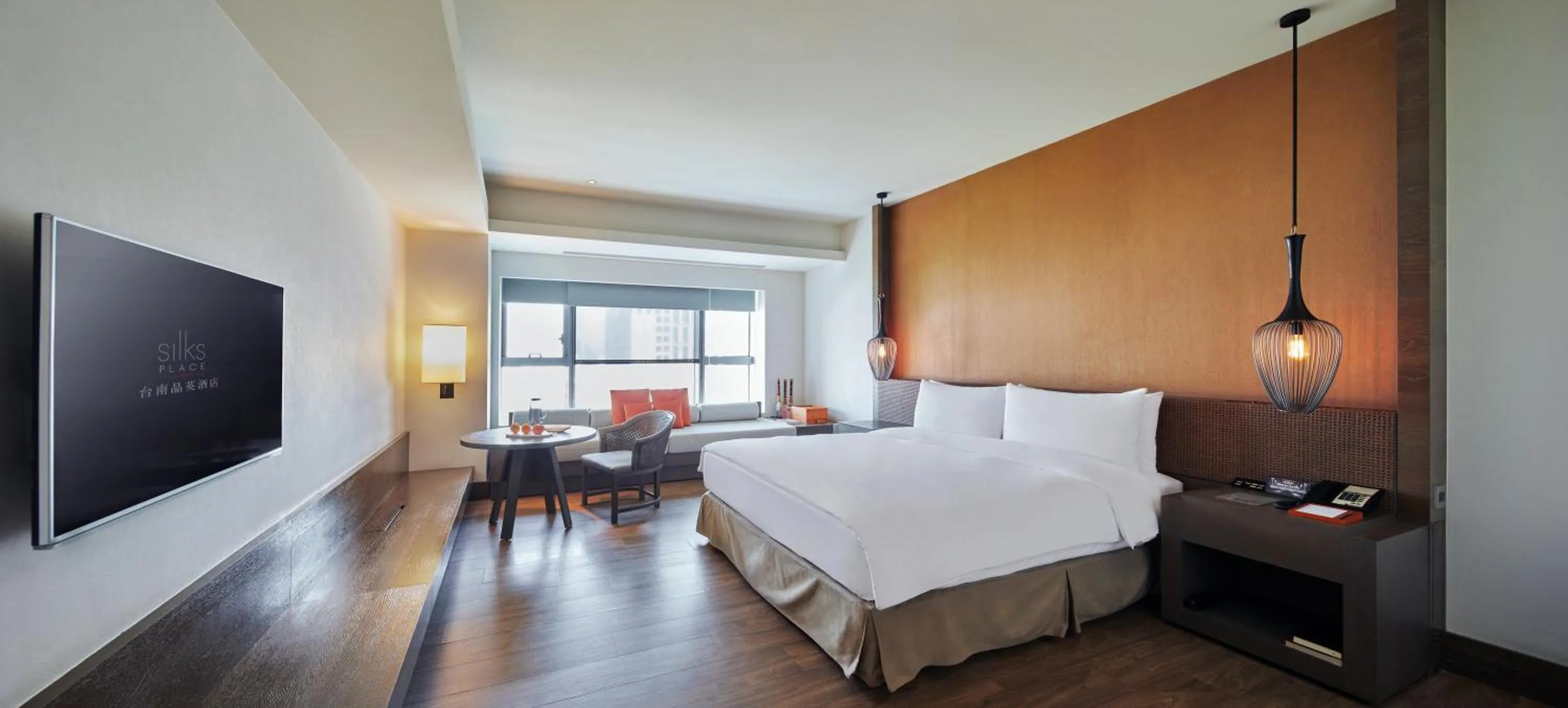 Photo of the whole room, Bed in Silks Place Tainan