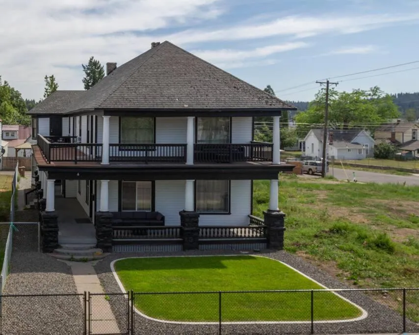 Historic 2 KING BED 1 Bath Near Downtown Spokane