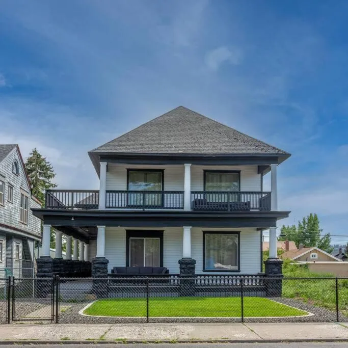 Historic 2 KING BED 1 Bath Near Downtown Spokane