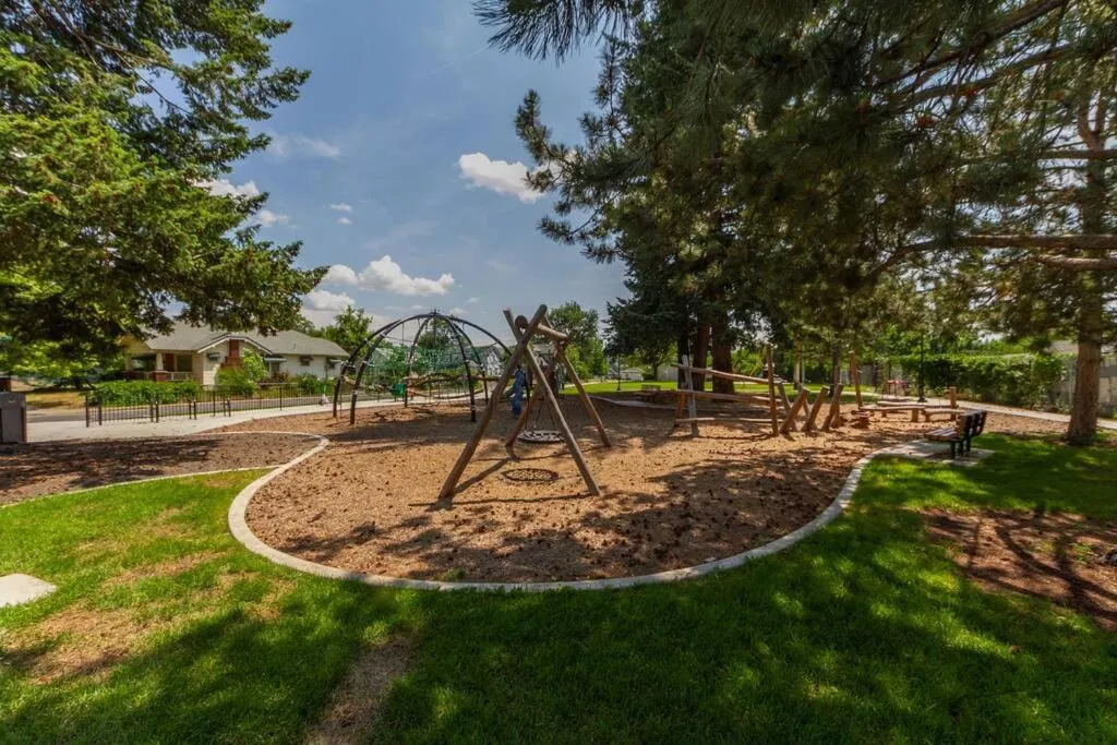 Historic 2 KING BED 1 Bath Near Downtown Spokane