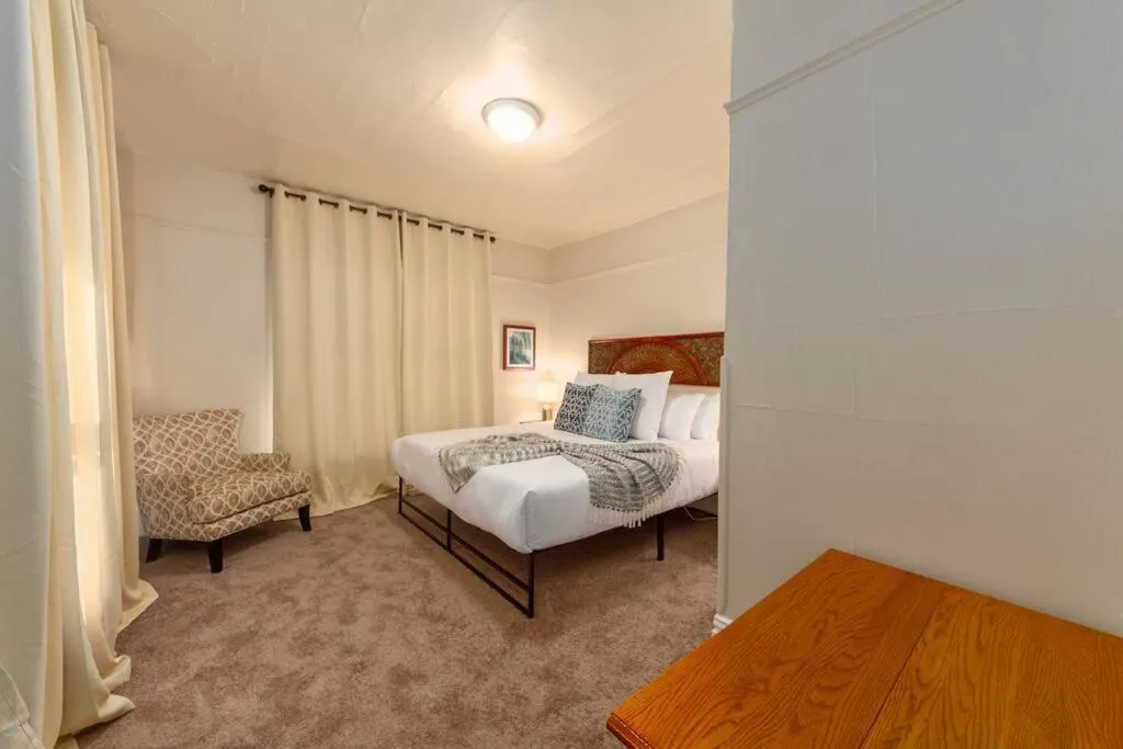 Bed in Historic 2 KING BED 1 Bath Near Downtown Spokane