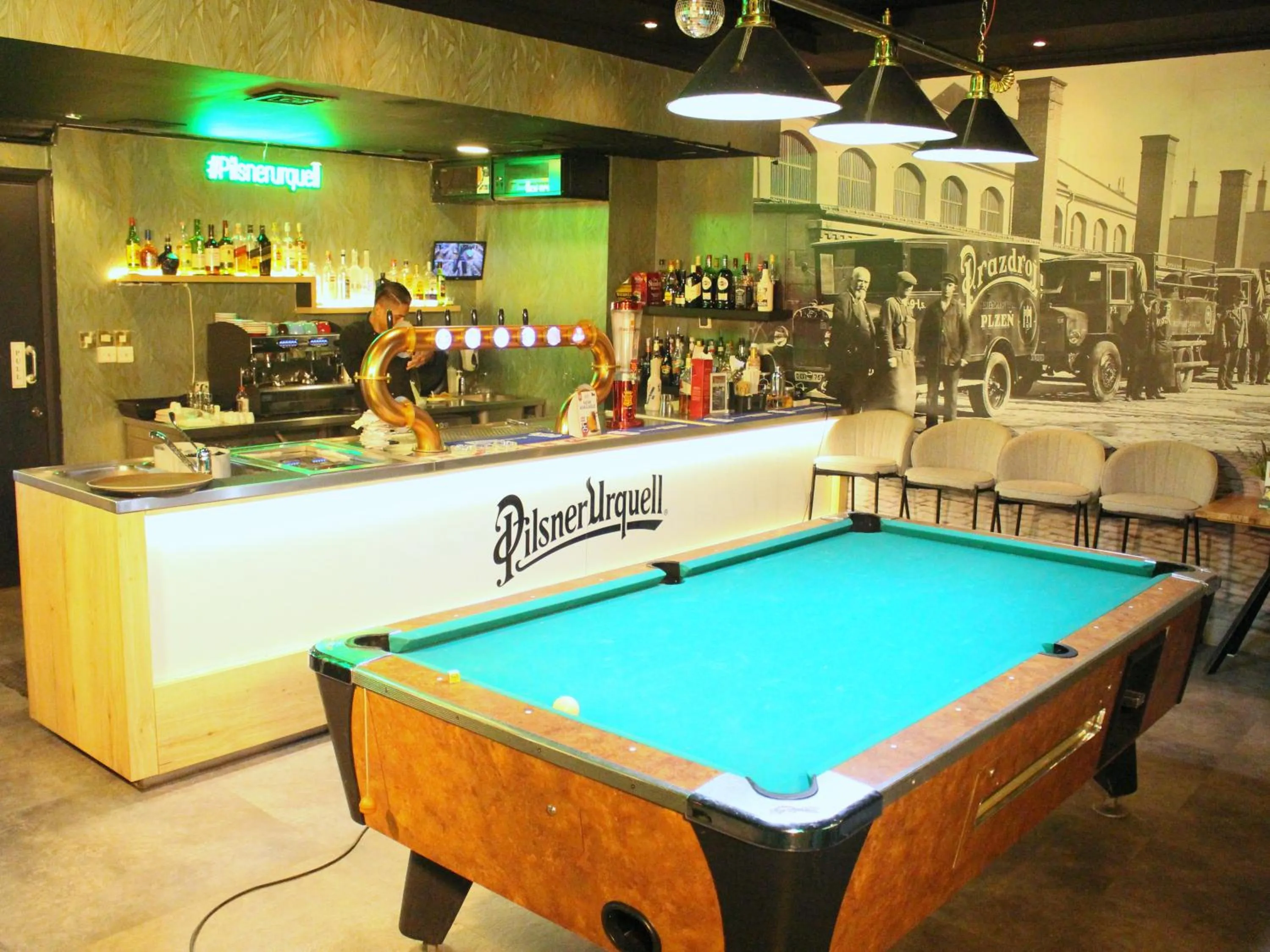 Restaurant/places to eat in Mughal Suites