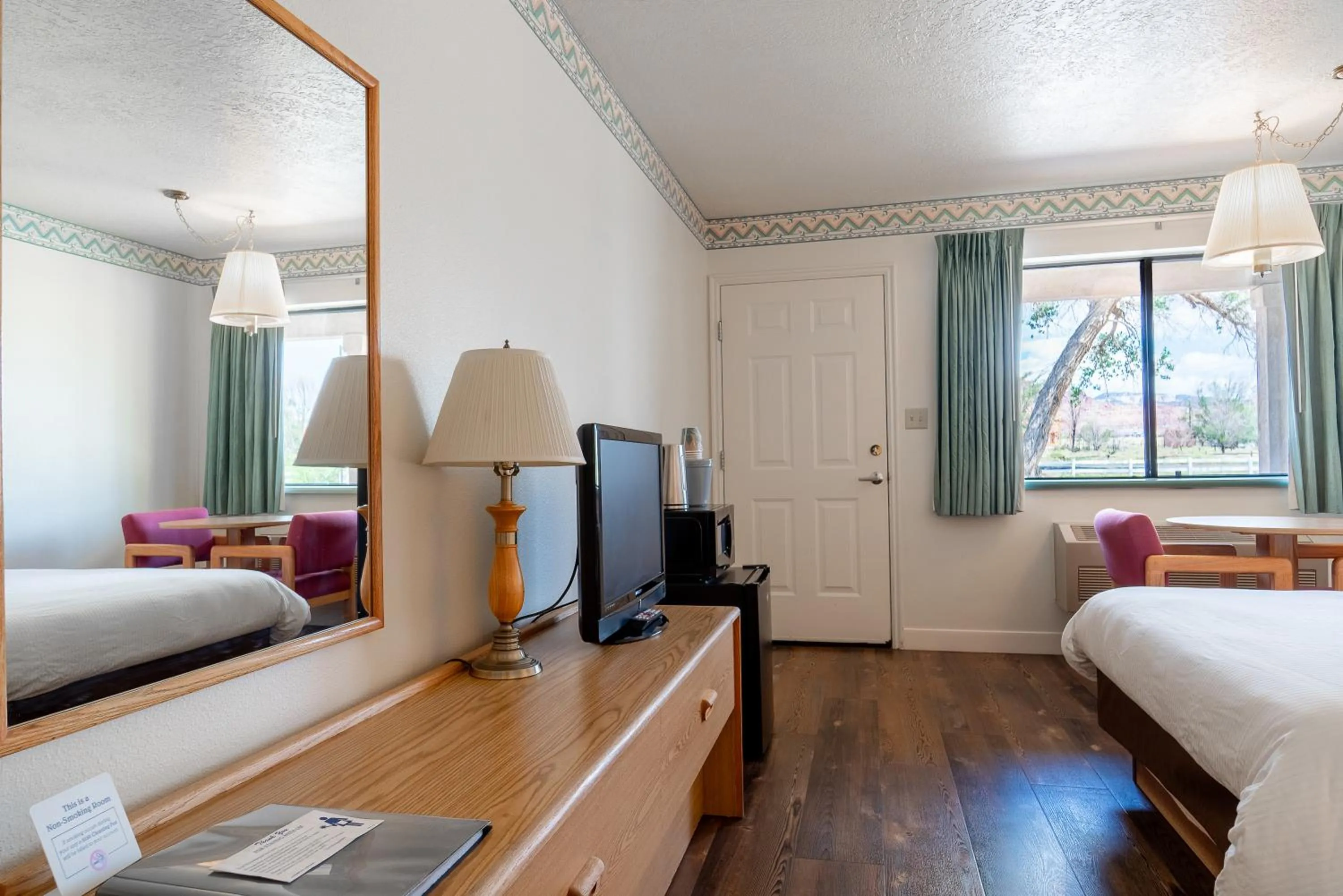 TV and multimedia, Bed in Motel Torrey