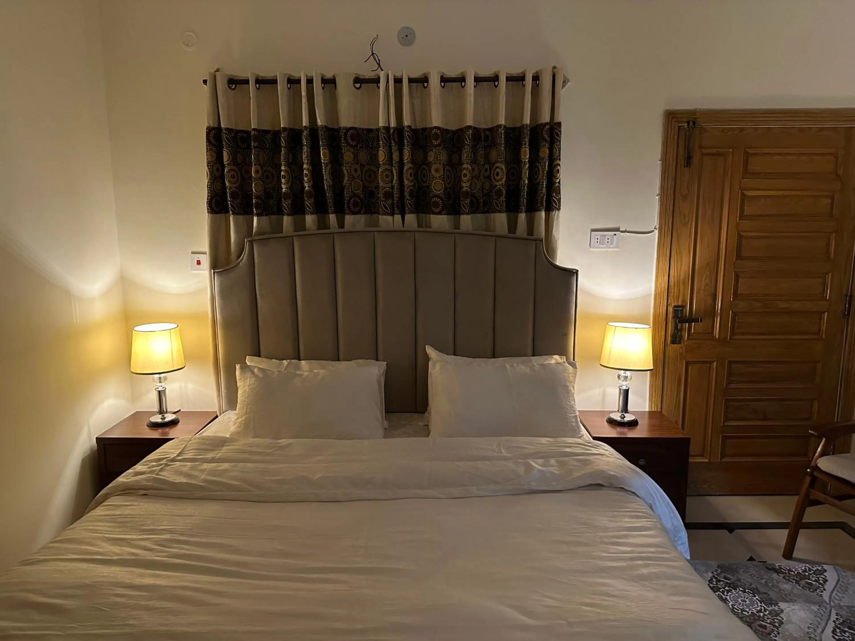 Bed in Roomi Guest House