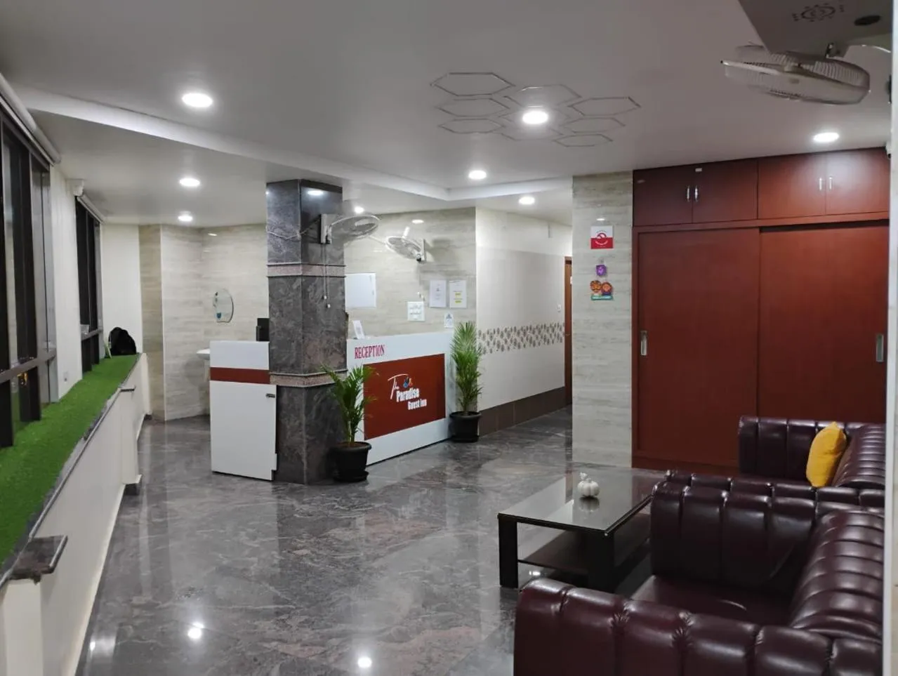 Lounge or bar in The Paradise Guest Inn