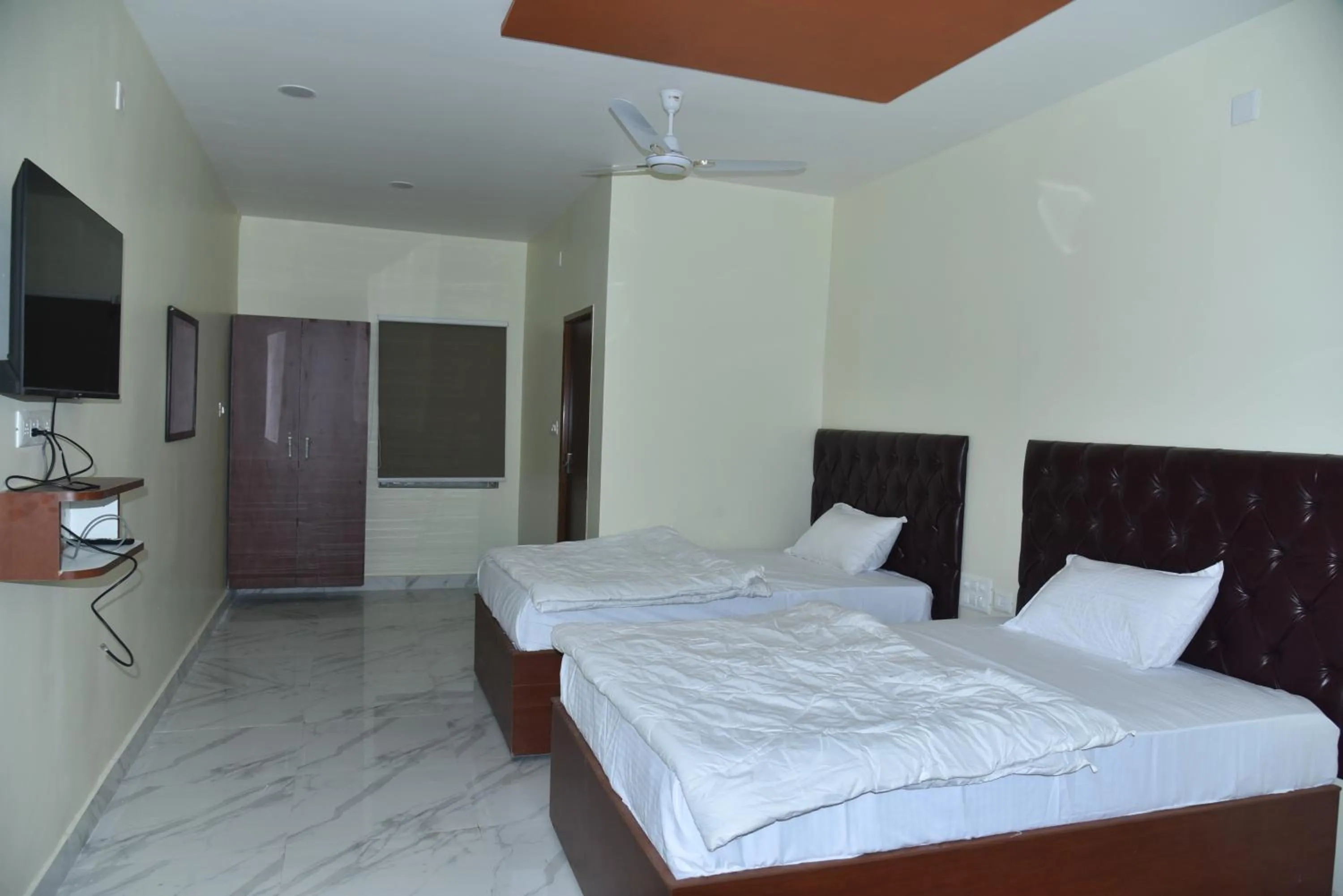 Bed in The Paradise Guest Inn