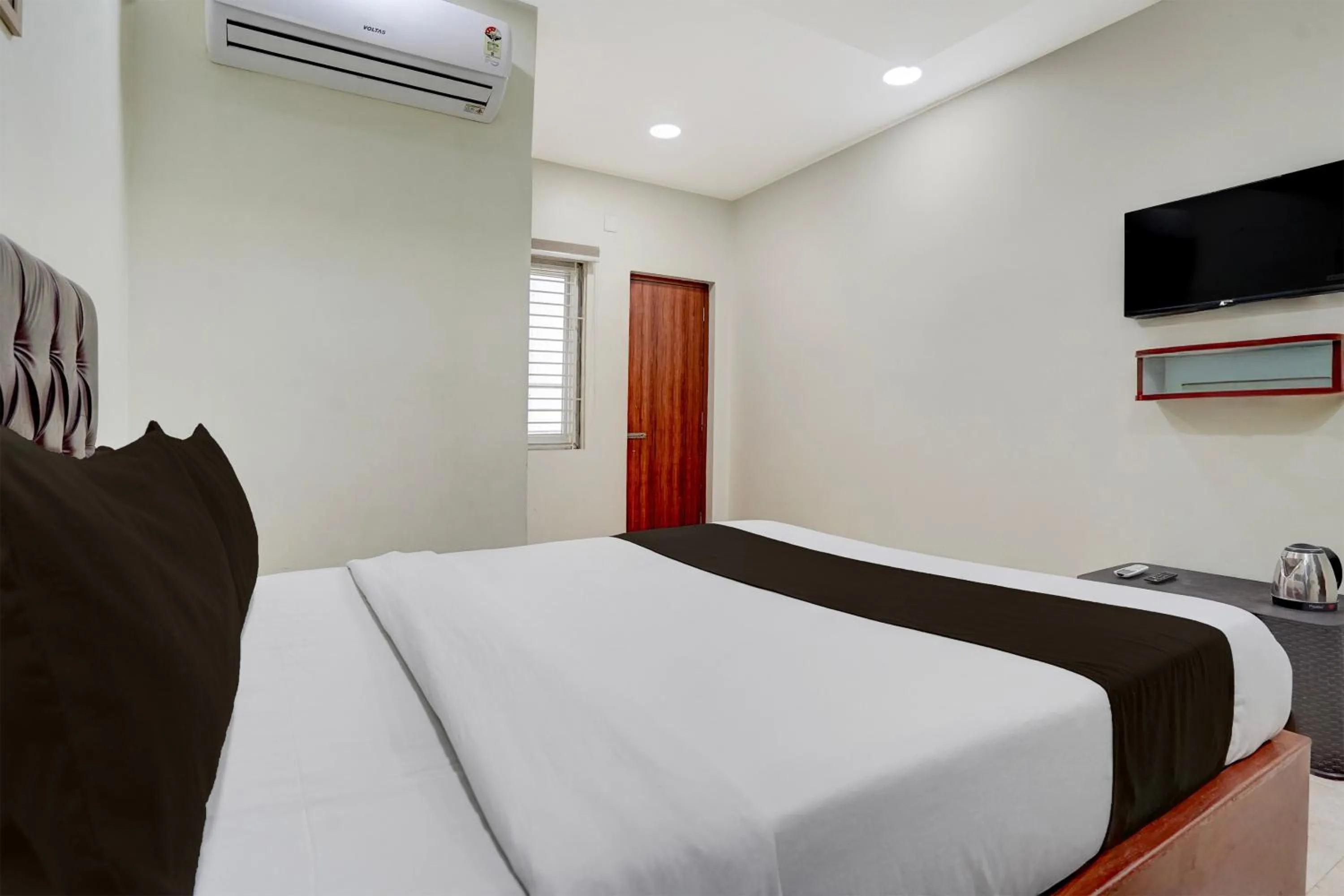 Bedroom, Bed in Hotel O Magunta Layout Nellore Formerly The Paradise Guest Inn