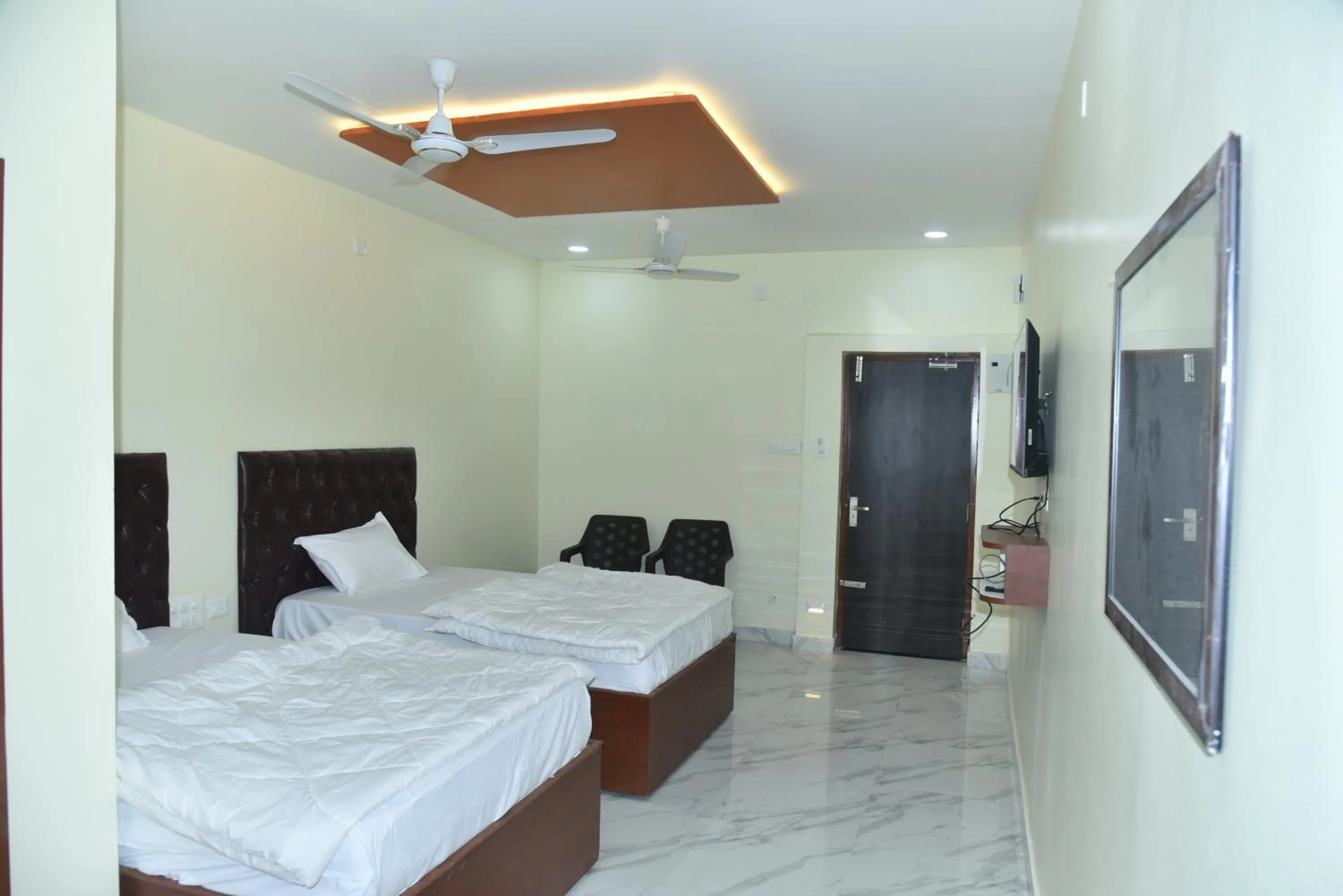 Bed in The Paradise Guest Inn