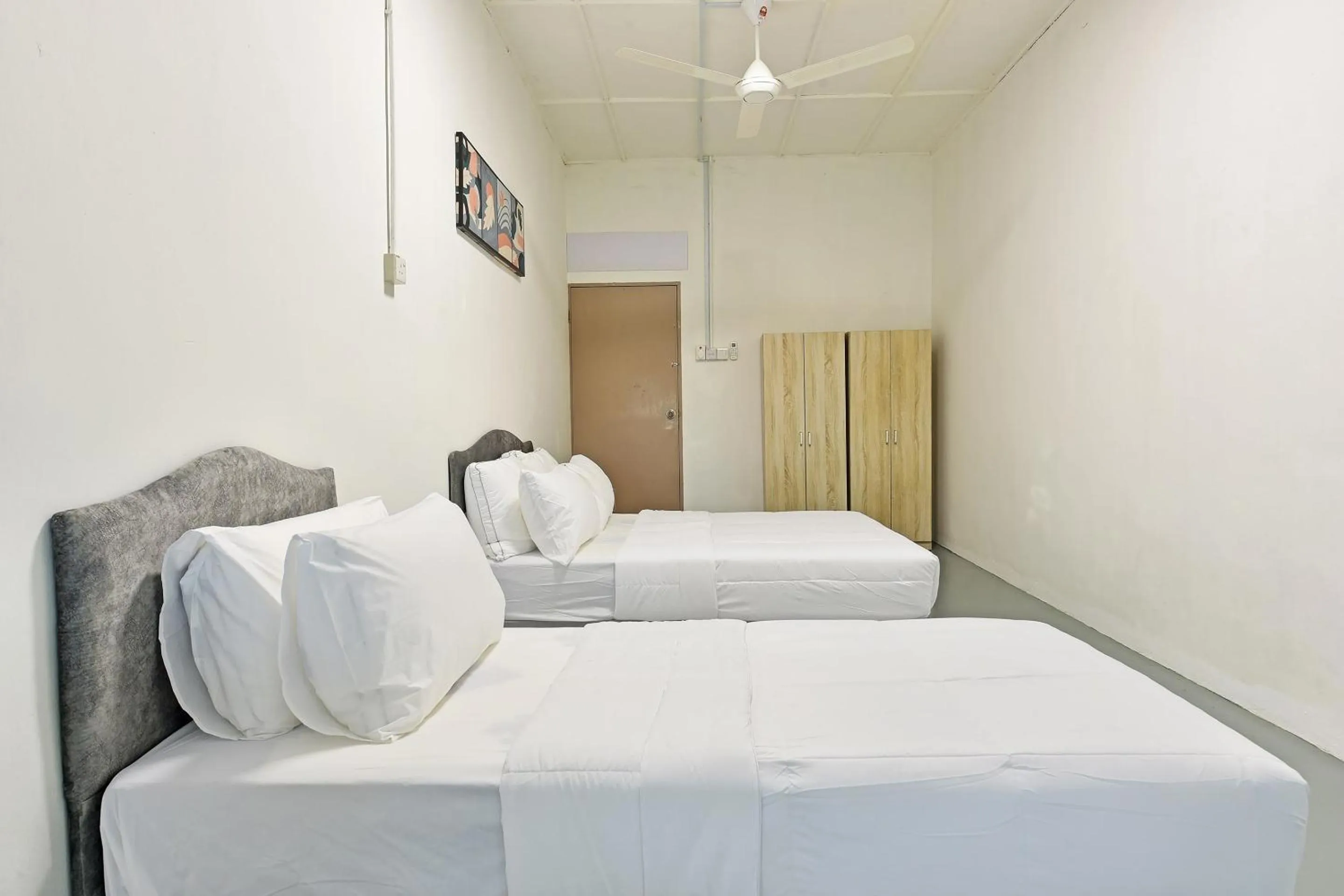 Bedroom, Bed in Hotel O S Homestay