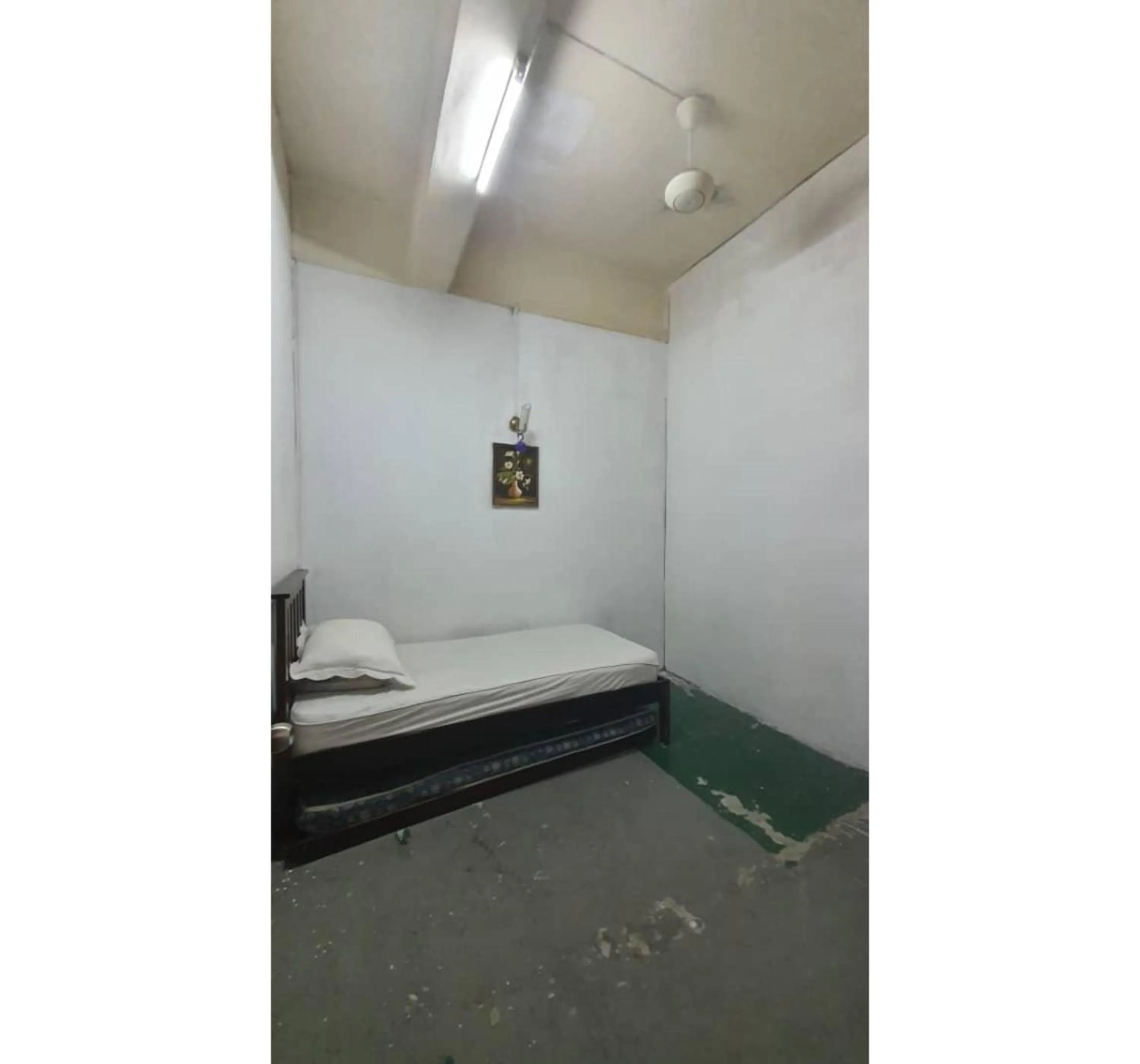 Bedroom, Bed in Hotel O Penginapan Almera