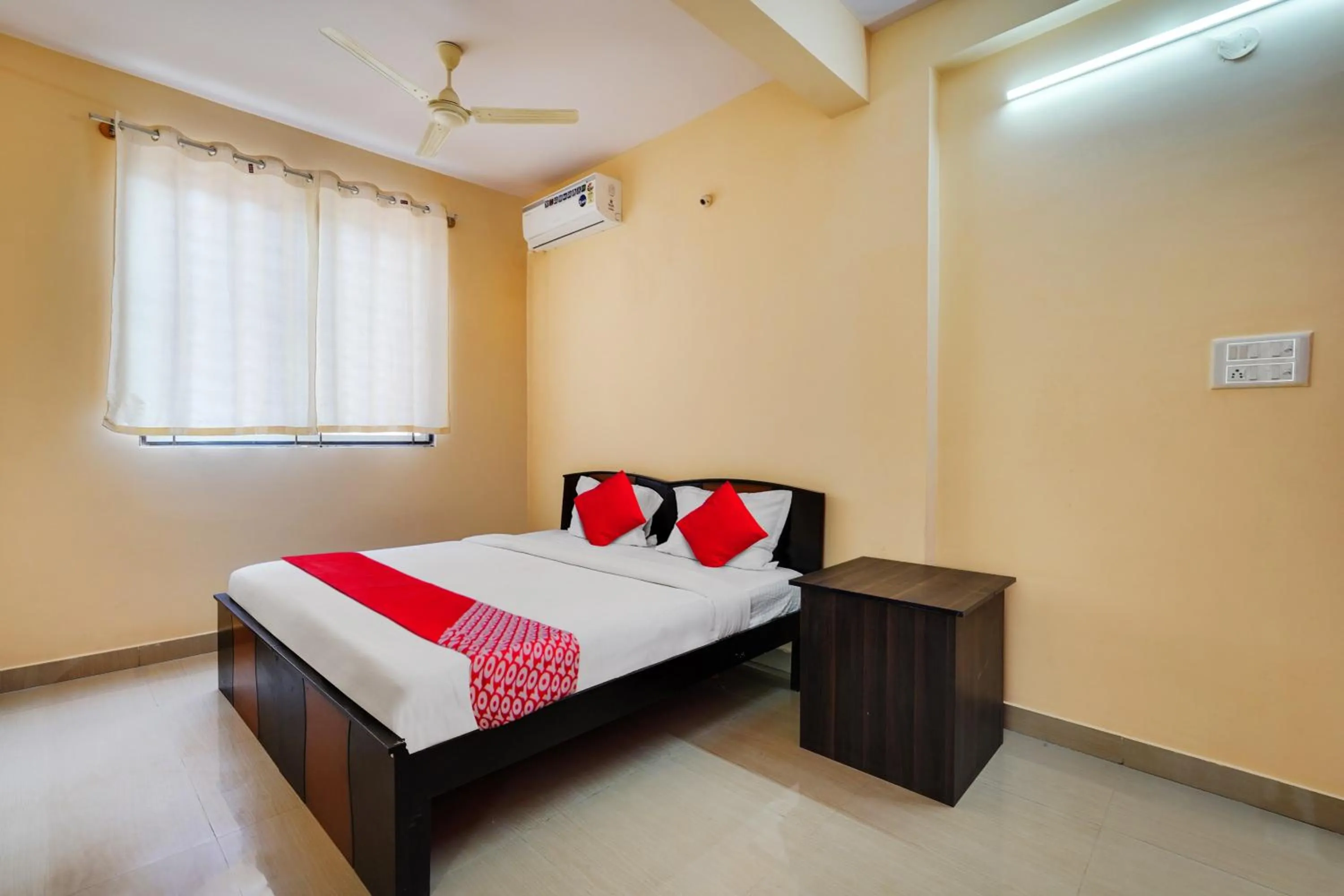 Bedroom, Bed in Hotel O Lakshmana Hotel