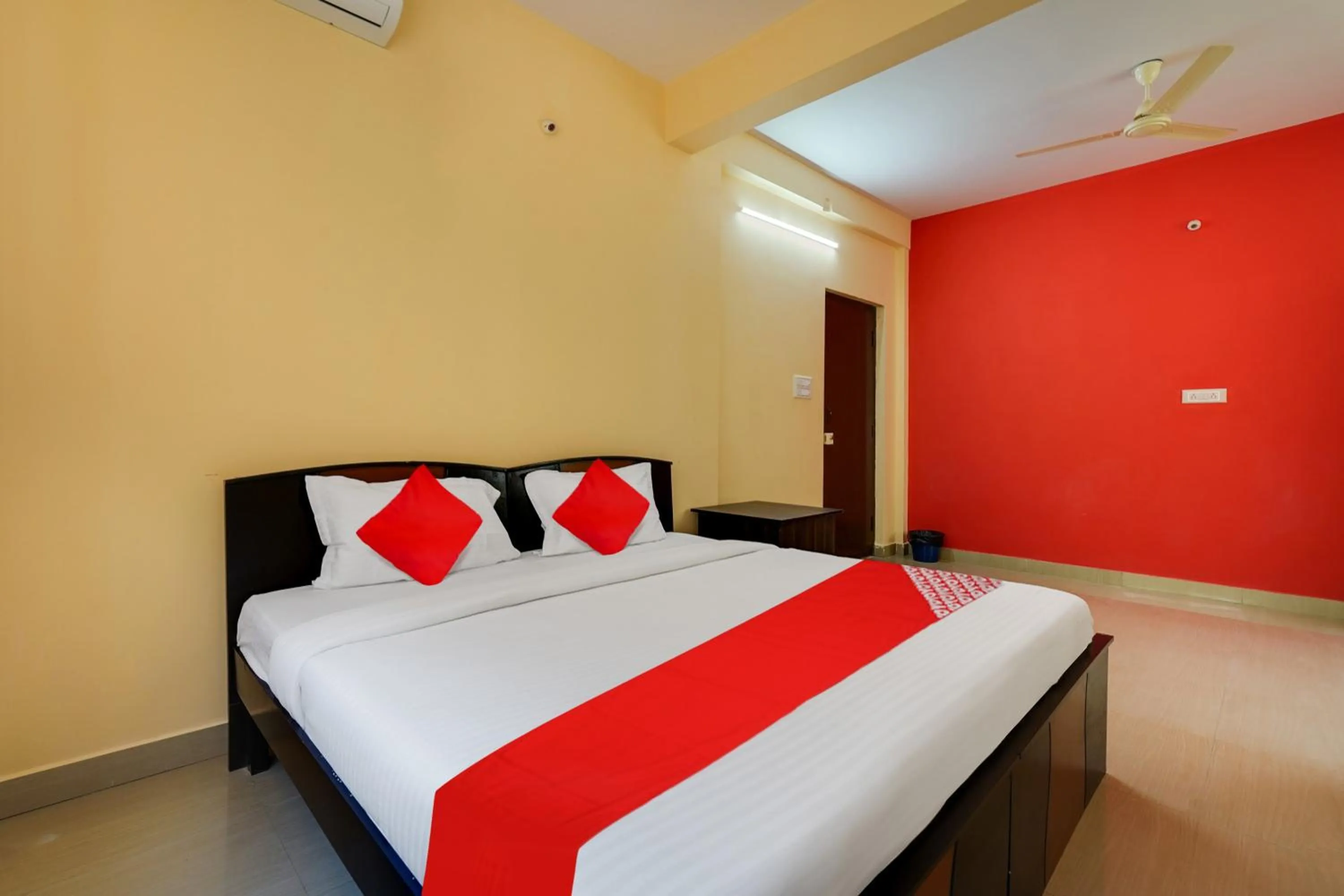Bedroom, Bed in Hotel O Lakshmana Hotel