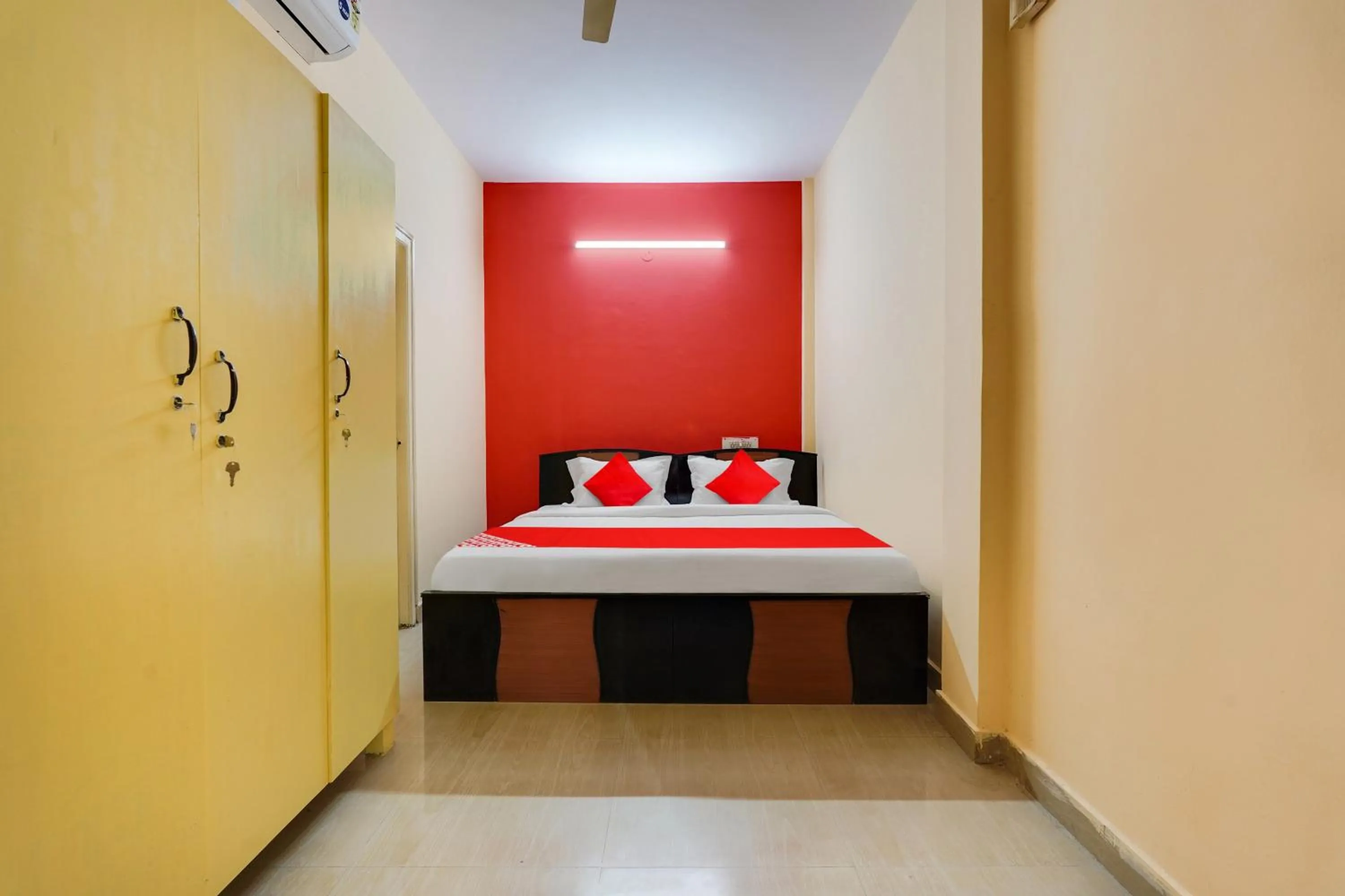 Bedroom, Bed in Hotel O Lakshmana Hotel