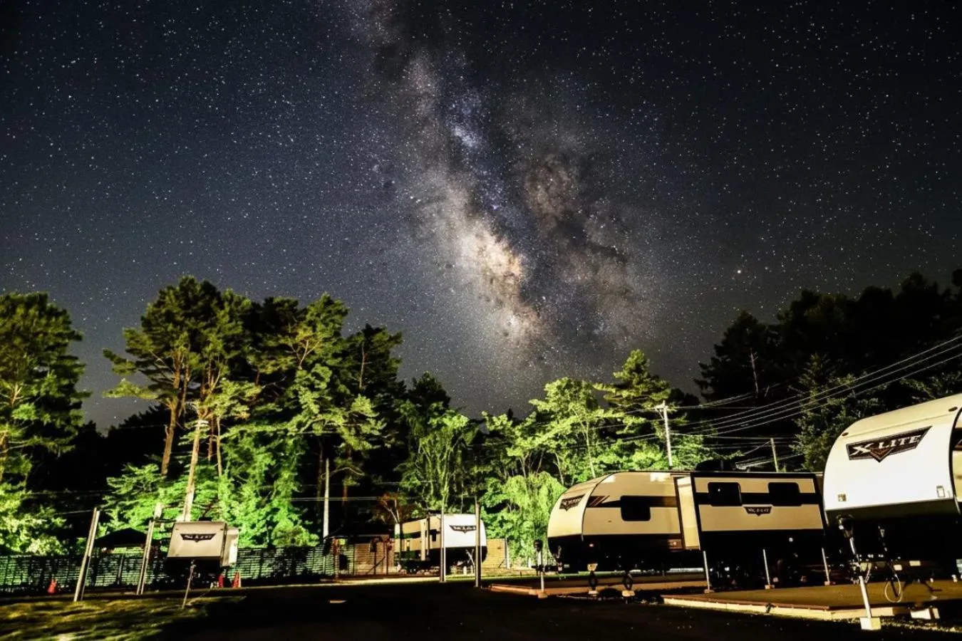 Property building in Gramercy Village 山中湖 Glamping &Sauna