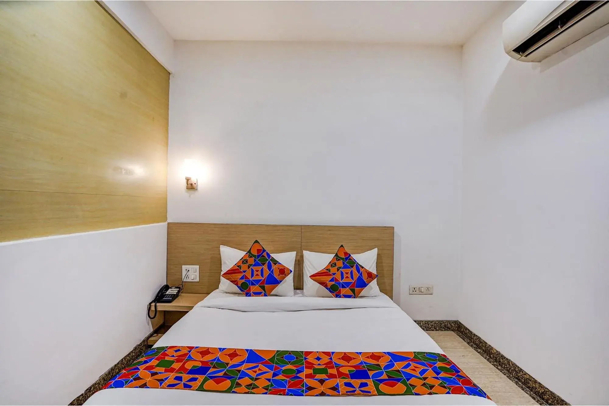 Deluxe Double Room in FabExpress Vasundhara Suits Deluxe Double Room in FabExpress Vasundhara Suits