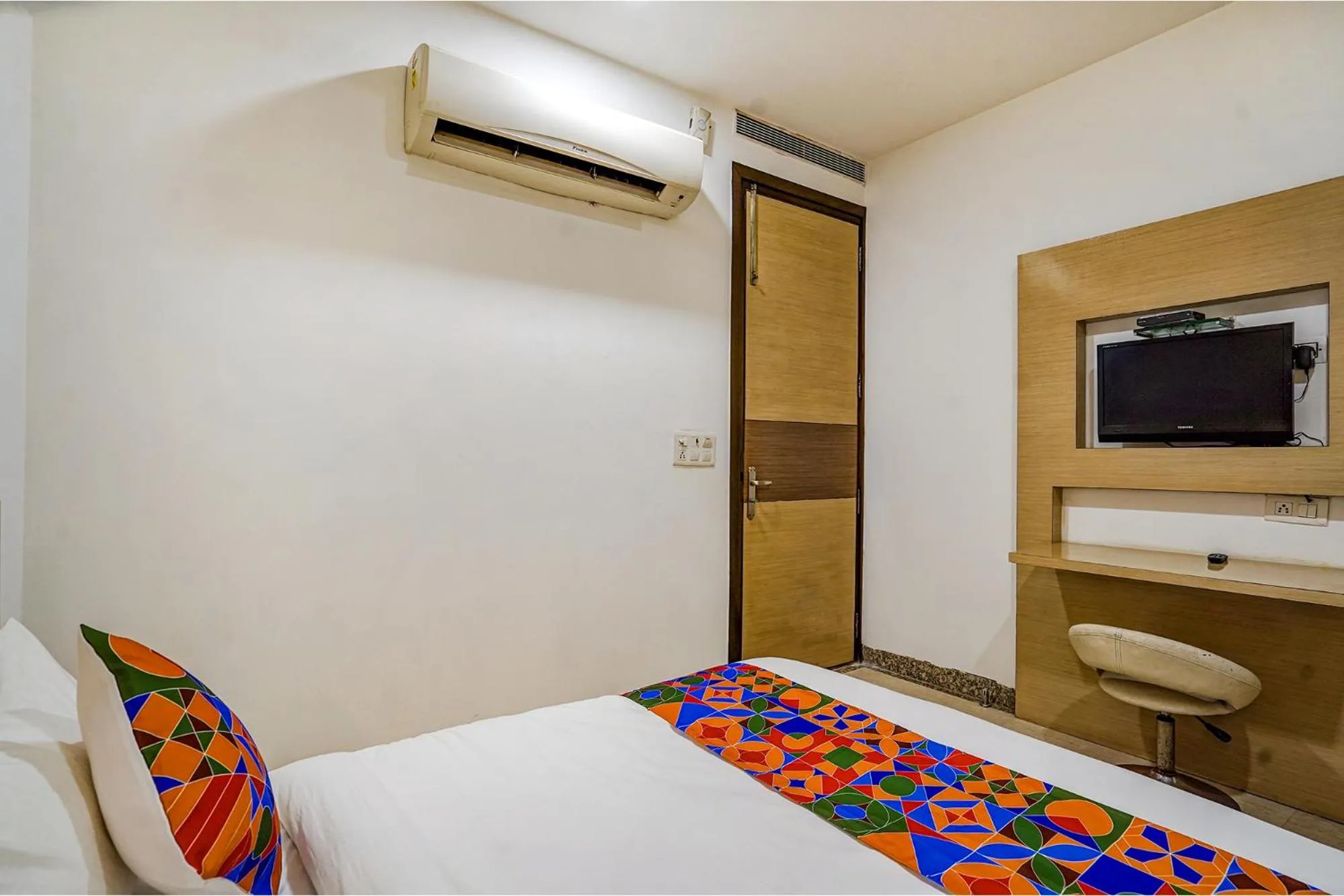 TV and multimedia, Bed in FabExpress Vasundhara Suits