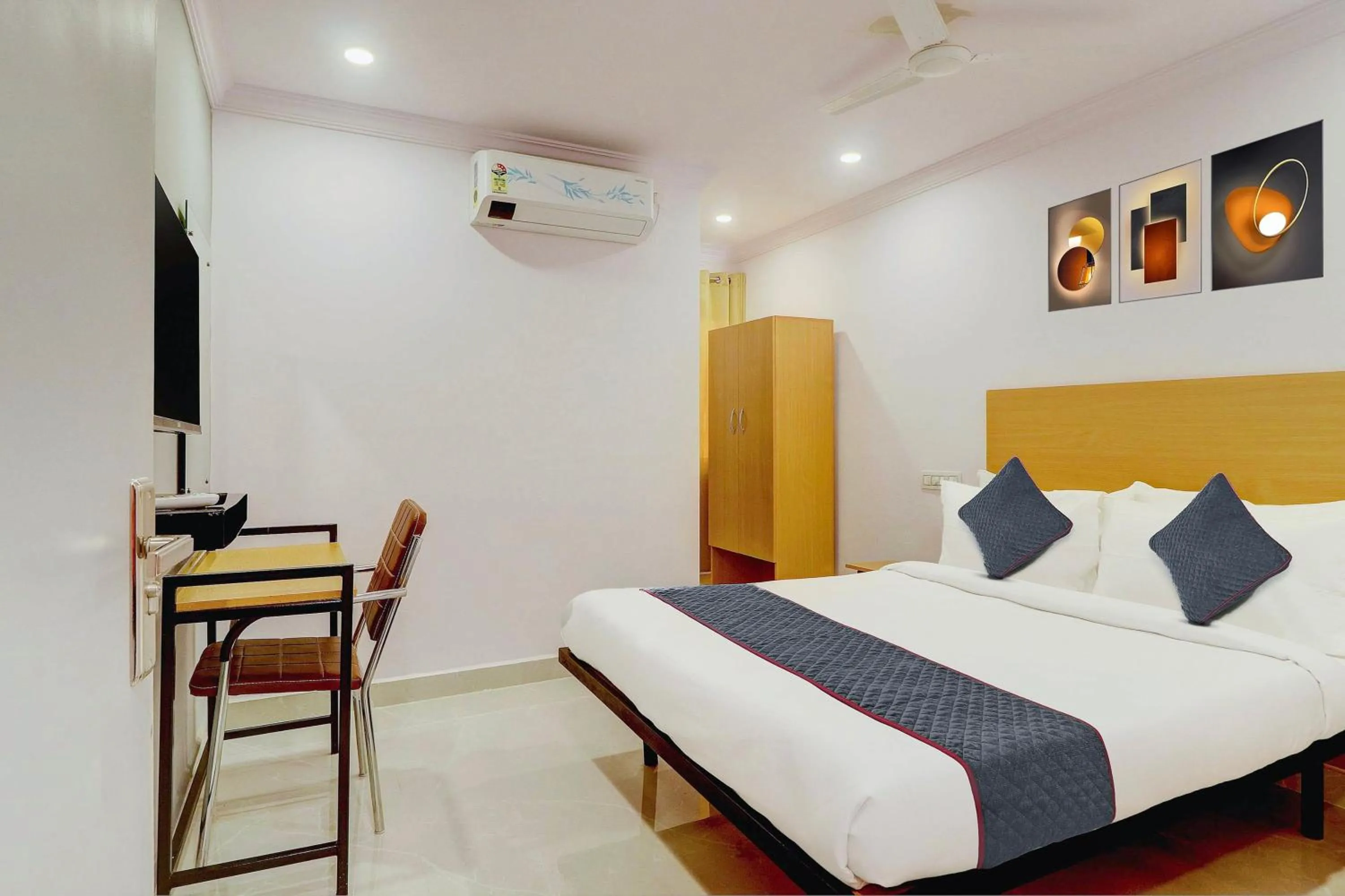 Bedroom, Bed in Super Townhouse SR Nagar Near RCC Premier