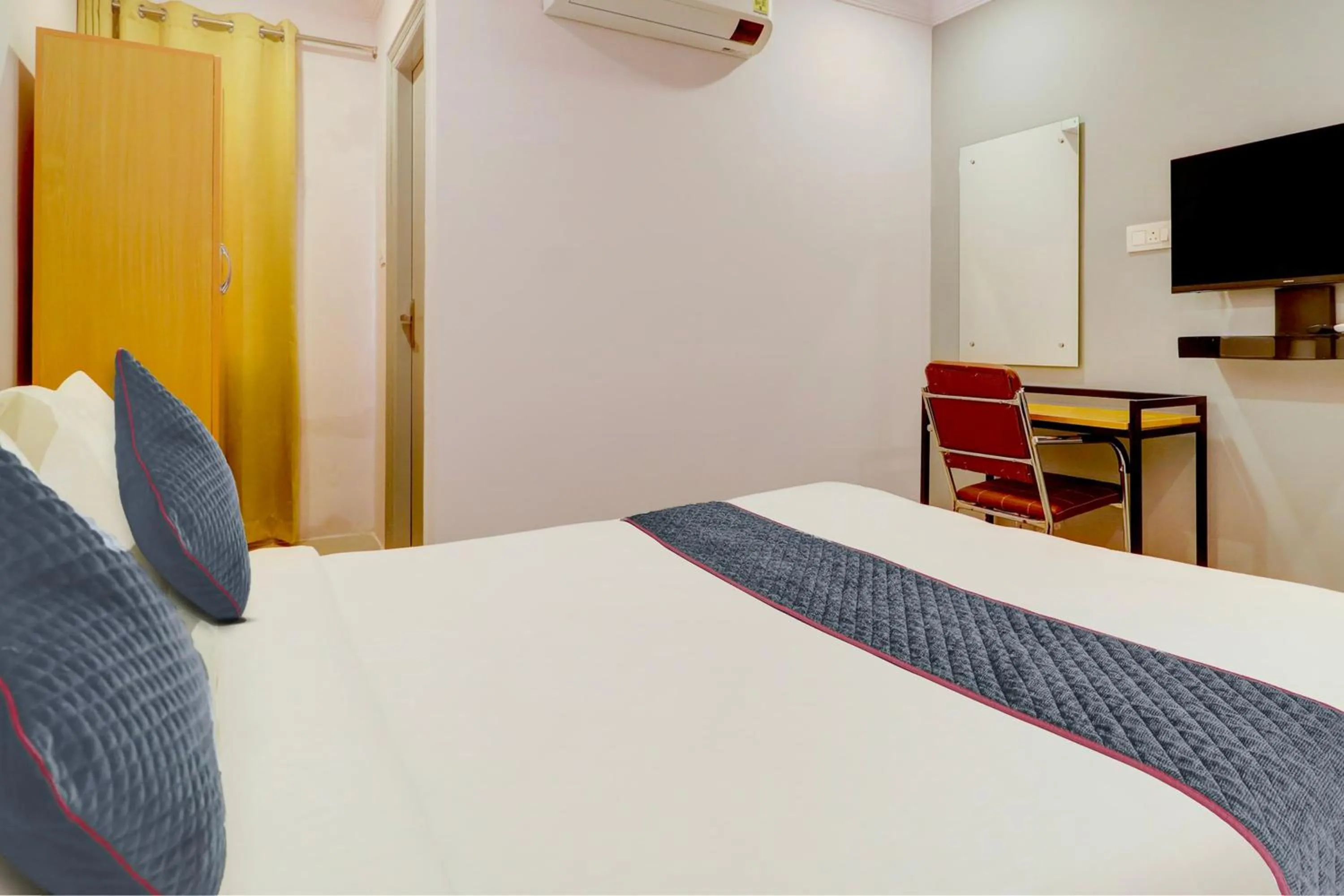 Bedroom, Bed in Super Townhouse SR Nagar Near RCC Premier