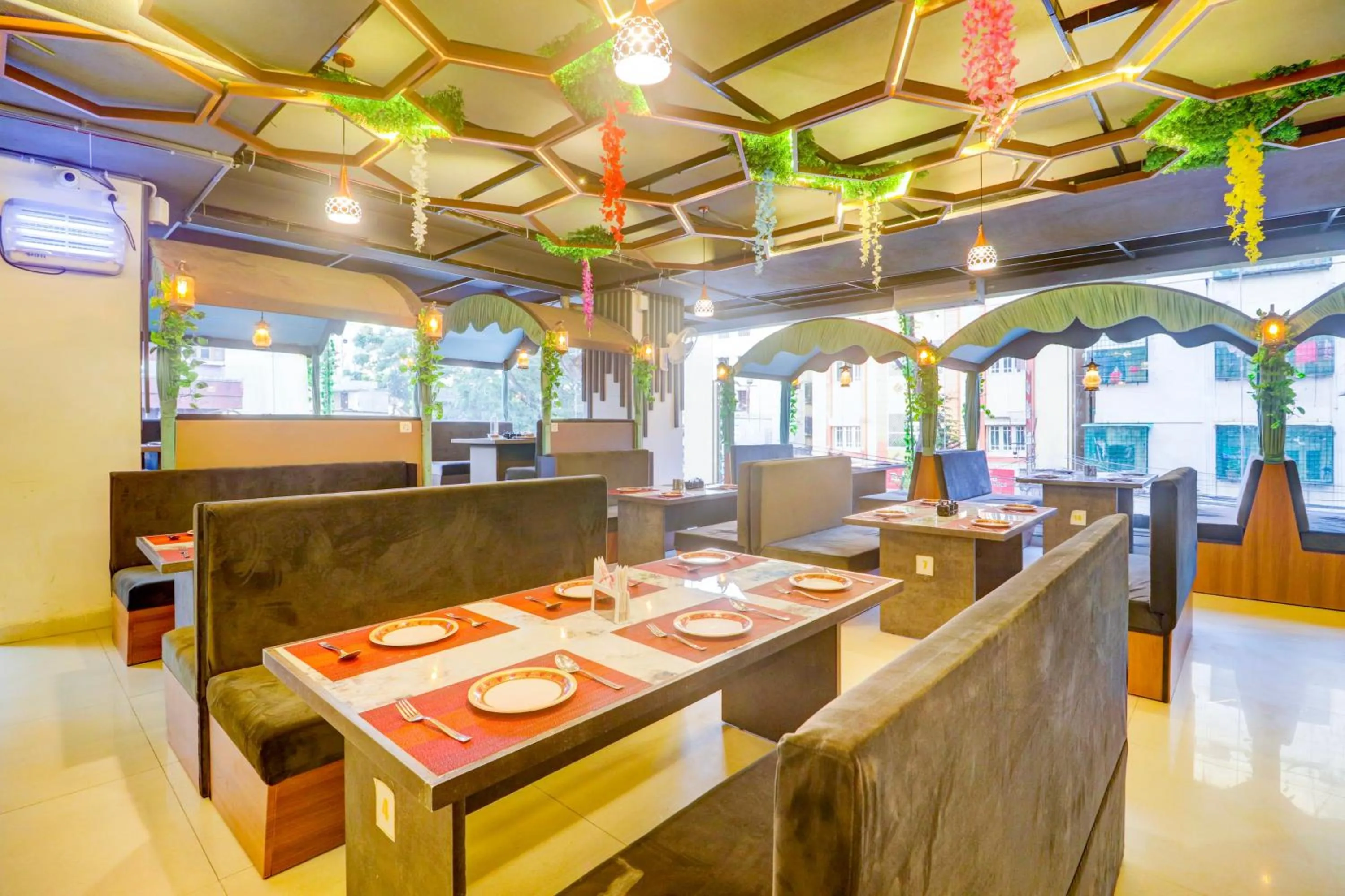 Restaurant/places to eat in Super Townhouse SR Nagar Near RCC Premier