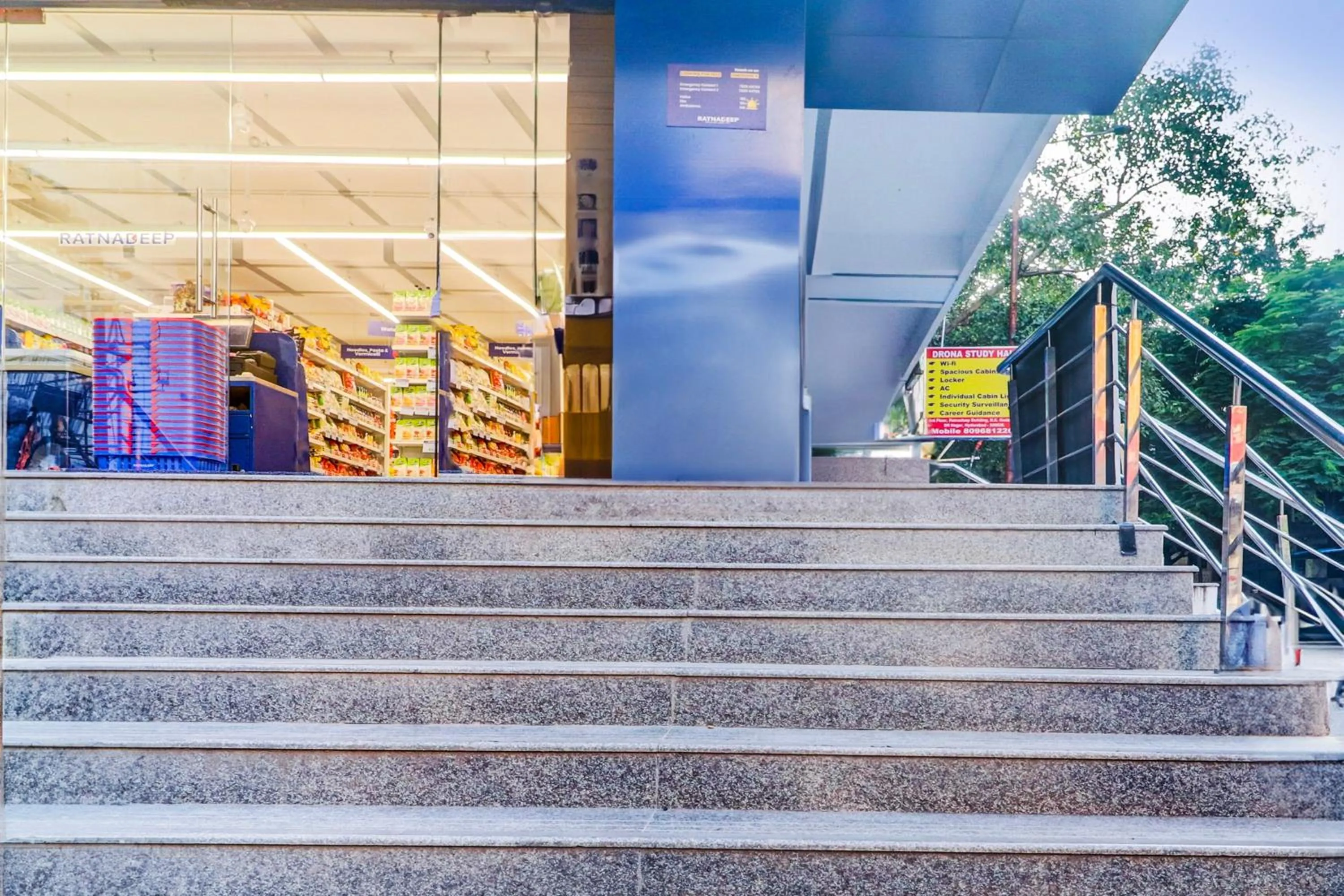 Facade/entrance in Super Townhouse SR Nagar Near RCC Premier