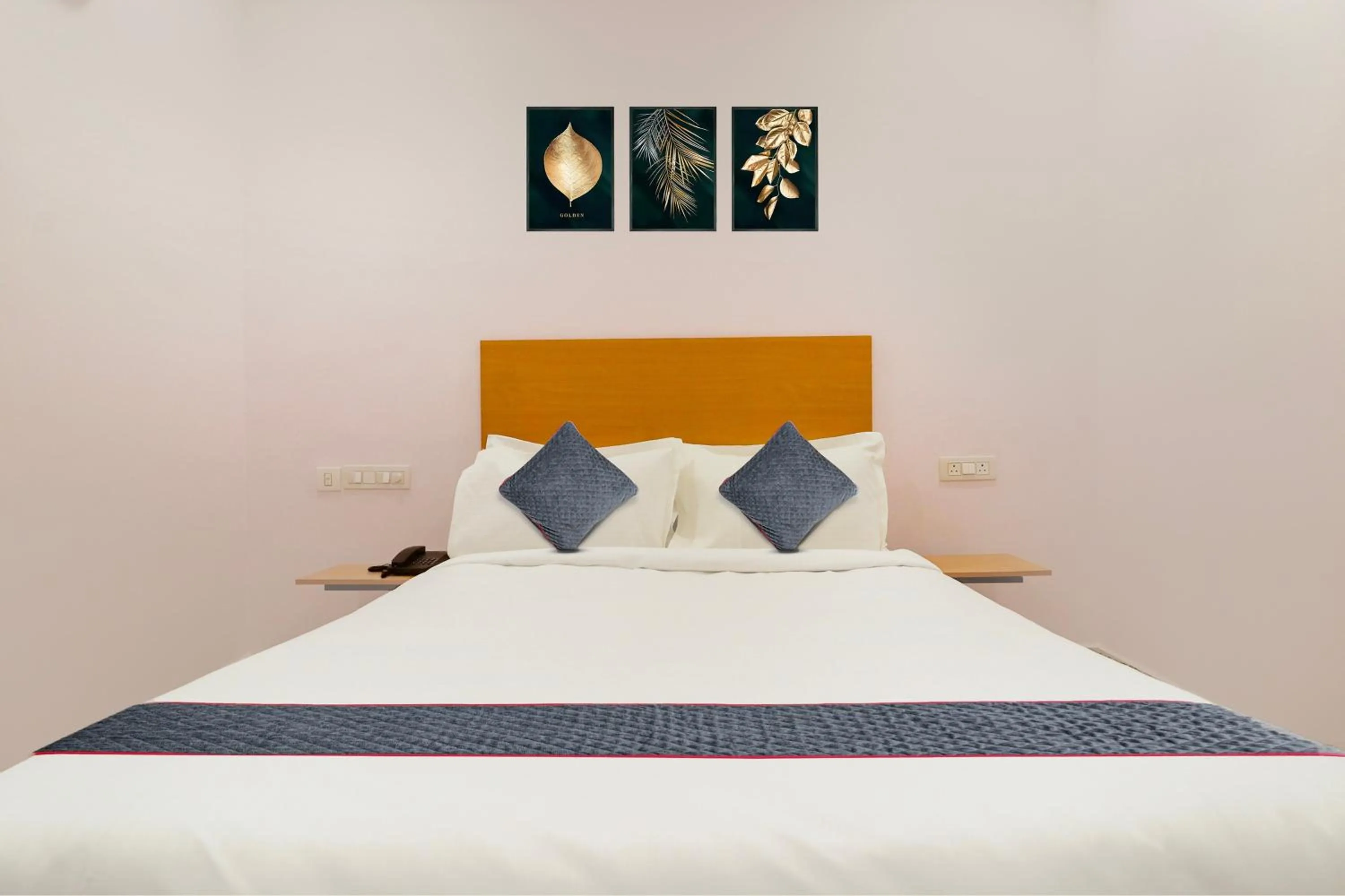 Bedroom, Bed in Super Townhouse SR Nagar Near RCC Premier