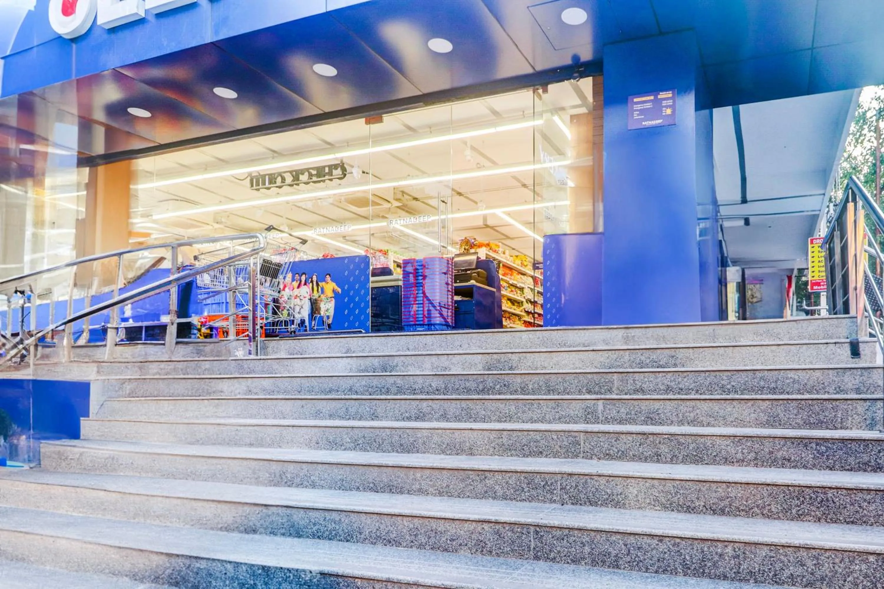 Facade/entrance in Super Townhouse SR Nagar Near RCC Premier