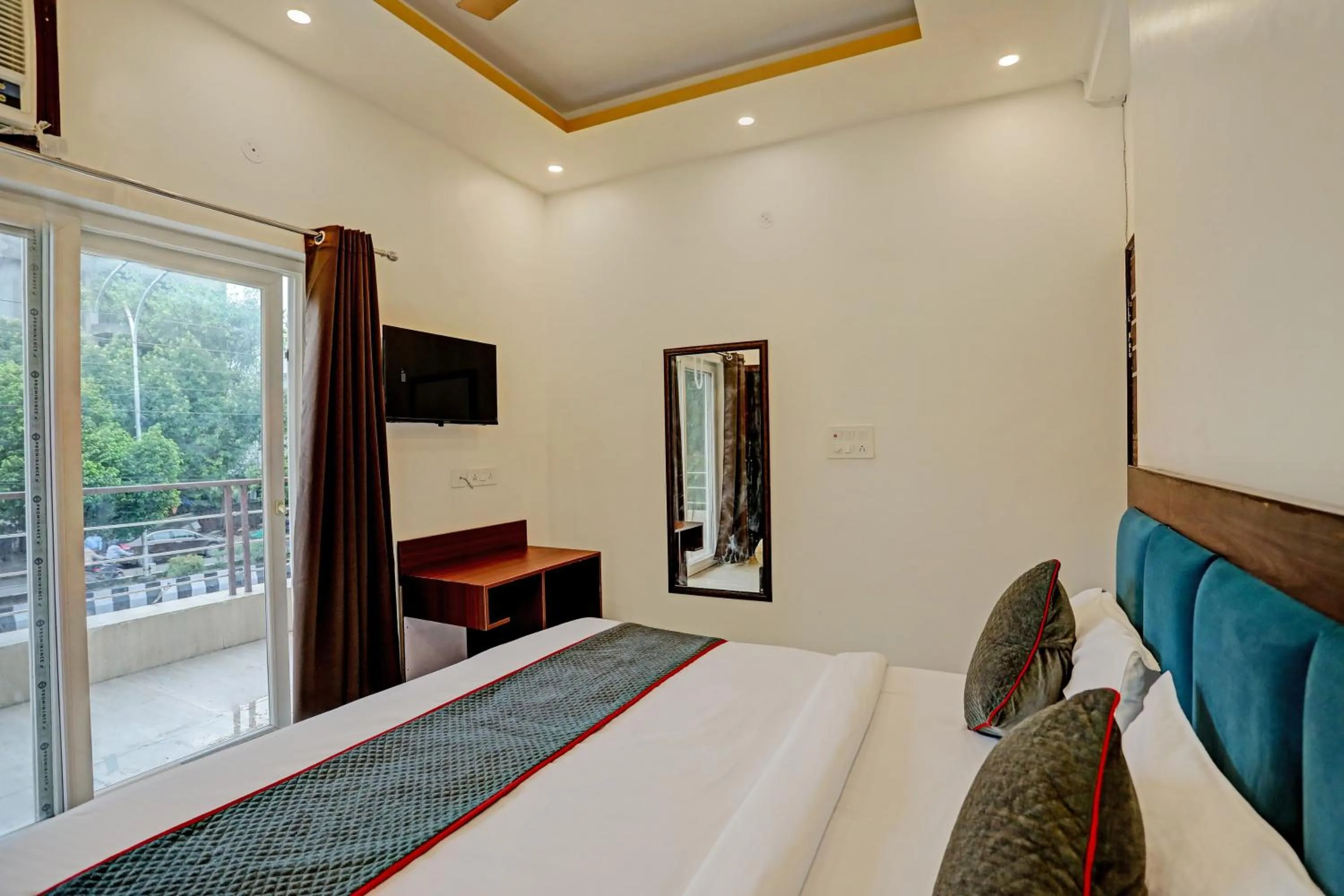 Bedroom, Bed in Super Collection O Sector 55 Noida Near Noida Stadium
