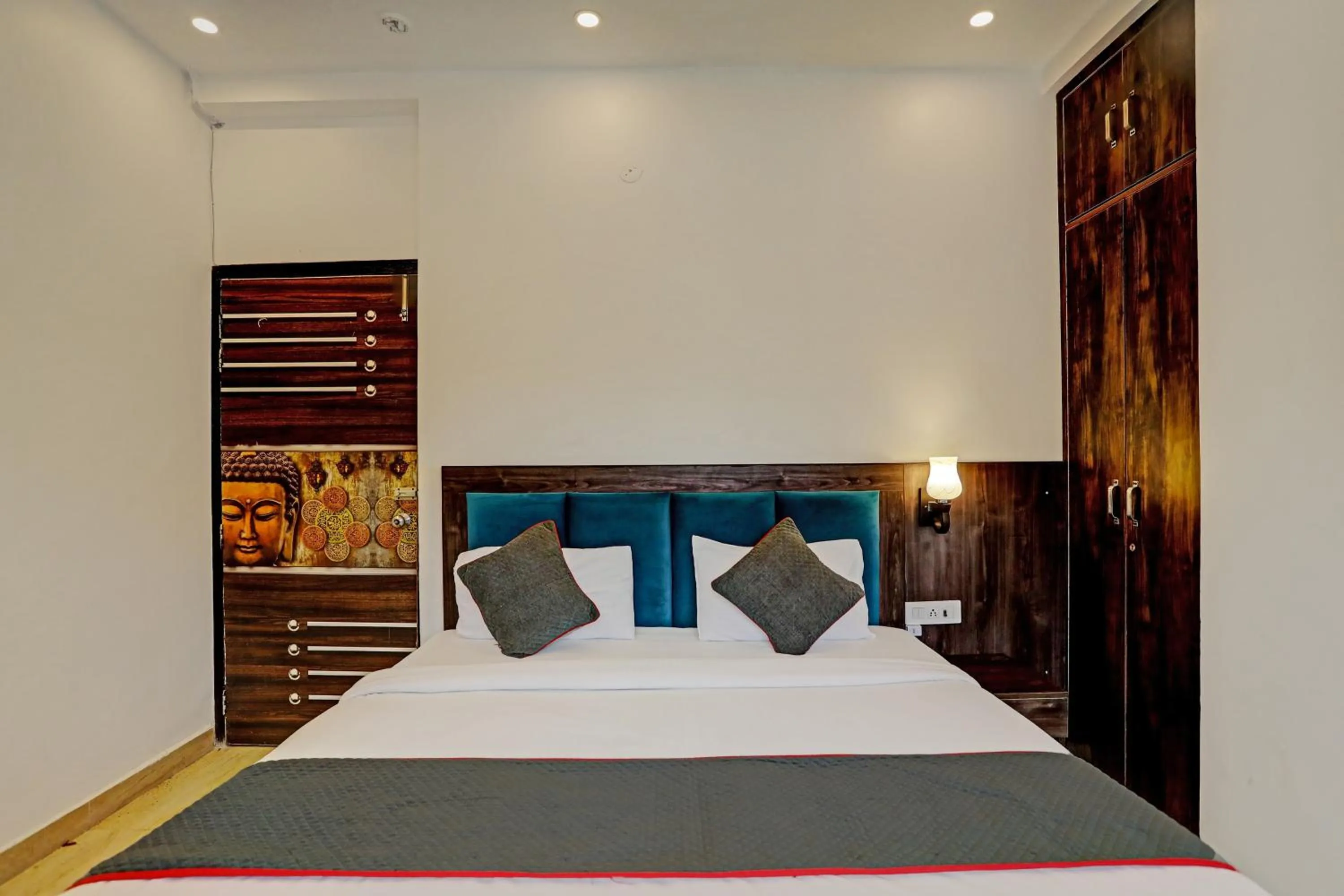 Bedroom, Bed in Super Collection O Sector 55 Noida Near Noida Stadium