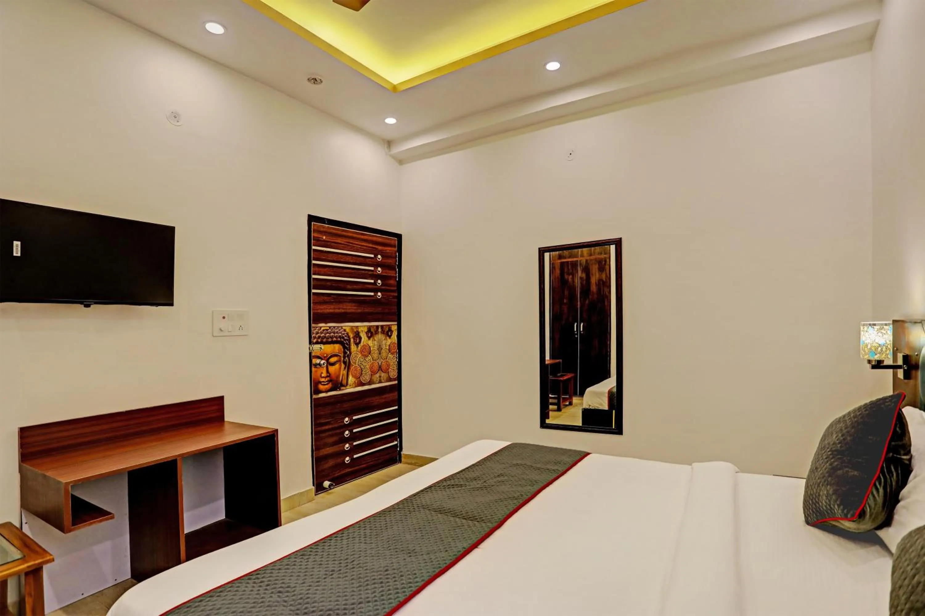 Bedroom, Bed in Super Collection O Sector 55 Noida Near Noida Stadium
