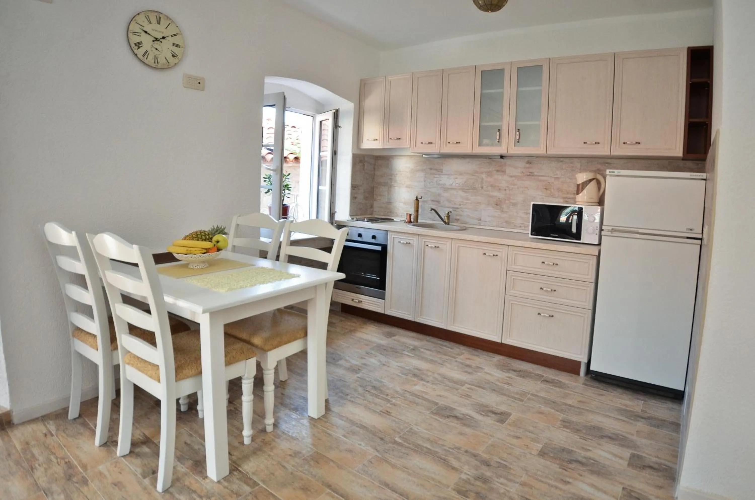 Kitchen or kitchenette in Bell Tower Apartment